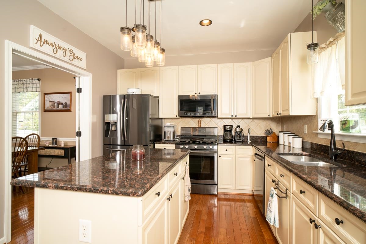 209 BUCHANAN DR, BROADWAY, Virginia 22815, 5 Bedrooms Bedrooms, ,3 BathroomsBathrooms,Residential,209 Buchanan Drive, Broadway, VA 22815,209 BUCHANAN DR,679887 MLS # 679887