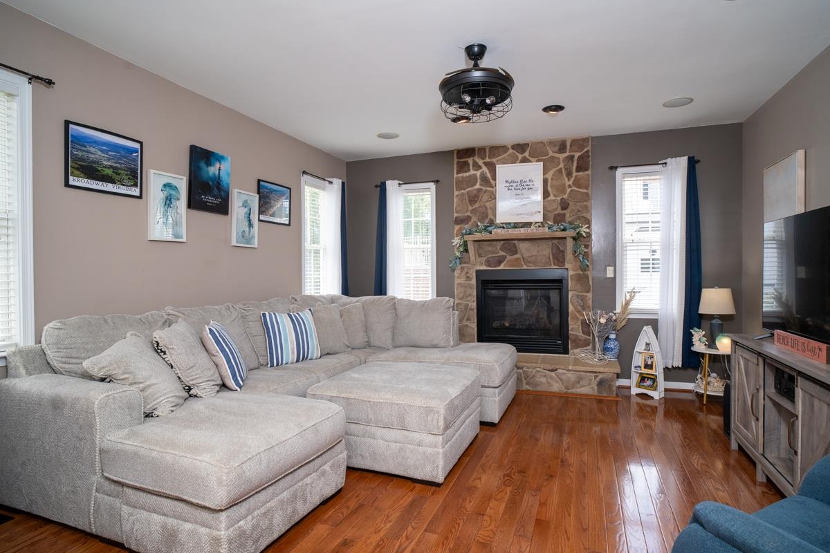 209 BUCHANAN DR, BROADWAY, Virginia 22815, 5 Bedrooms Bedrooms, ,3 BathroomsBathrooms,Residential,209 Buchanan Drive, Broadway, VA 22815,209 BUCHANAN DR,679887 MLS # 679887