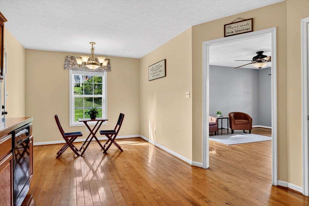 7 LITTLE JOHN CT, WAYNESBORO, Virginia 22980, 4 Bedrooms Bedrooms, ,2 BathroomsBathrooms,Residential,7 LITTLE JOHN CT,679891 MLS # 679891