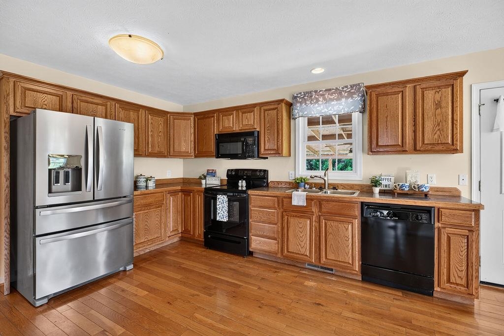 7 LITTLE JOHN CT, WAYNESBORO, Virginia 22980, 4 Bedrooms Bedrooms, ,2 BathroomsBathrooms,Residential,7 LITTLE JOHN CT,679891 MLS # 679891