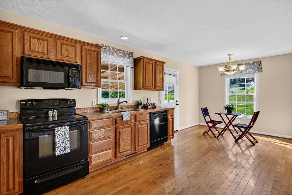 7 LITTLE JOHN CT, WAYNESBORO, Virginia 22980, 4 Bedrooms Bedrooms, ,2 BathroomsBathrooms,Residential,7 LITTLE JOHN CT,679891 MLS # 679891