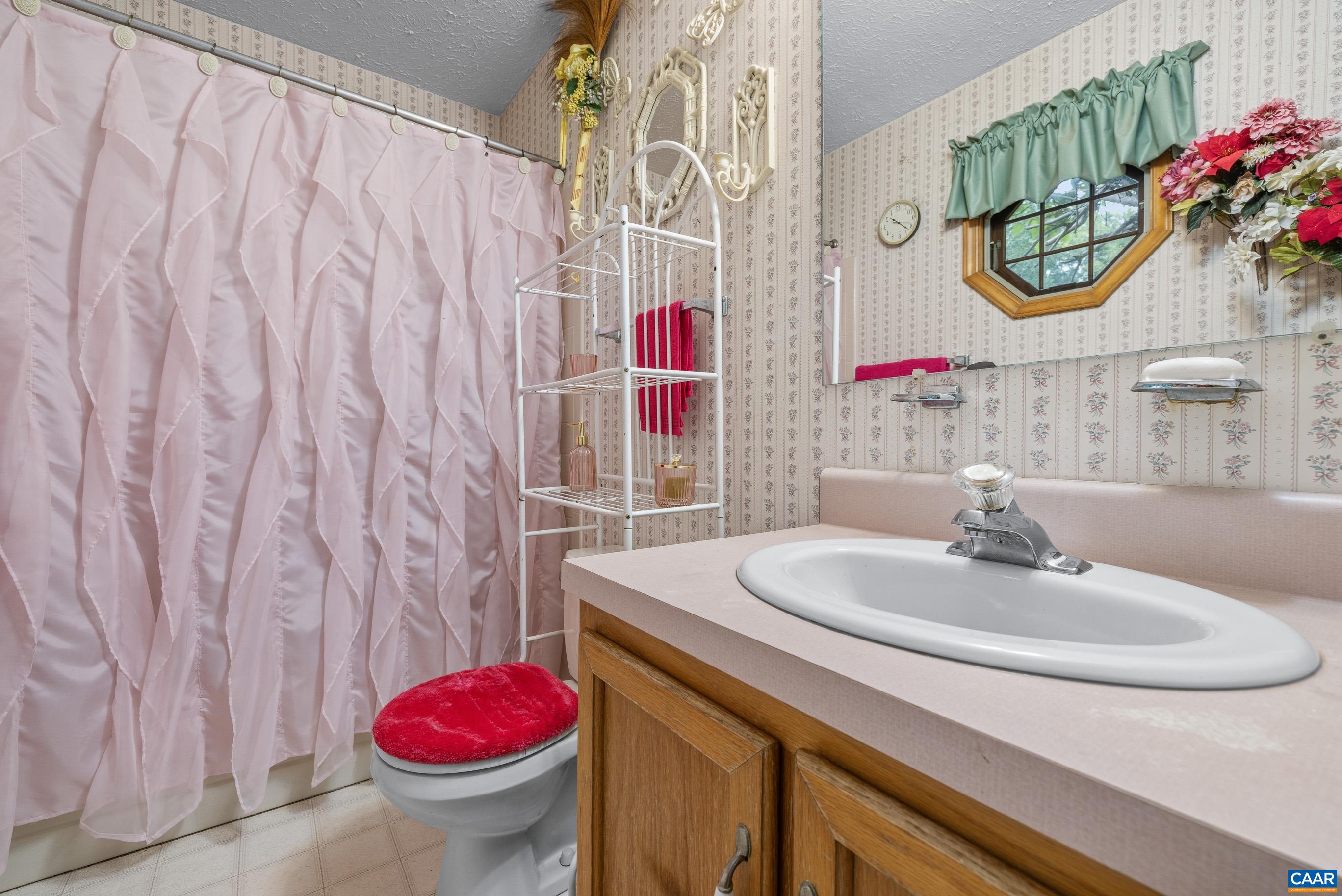 5705 LOUISA RD, KESWICK, Virginia 22947, 4 Bedrooms Bedrooms, ,3 BathroomsBathrooms,Residential,5705 LOUISA RD,679893 MLS # 679893 5705 LOUISA RD, KESWICK, Virginia 22947, 4 Bedrooms Bedrooms, ,3 BathroomsBathrooms,Residential,5705 LOUISA RD,679893 MLS # 679893