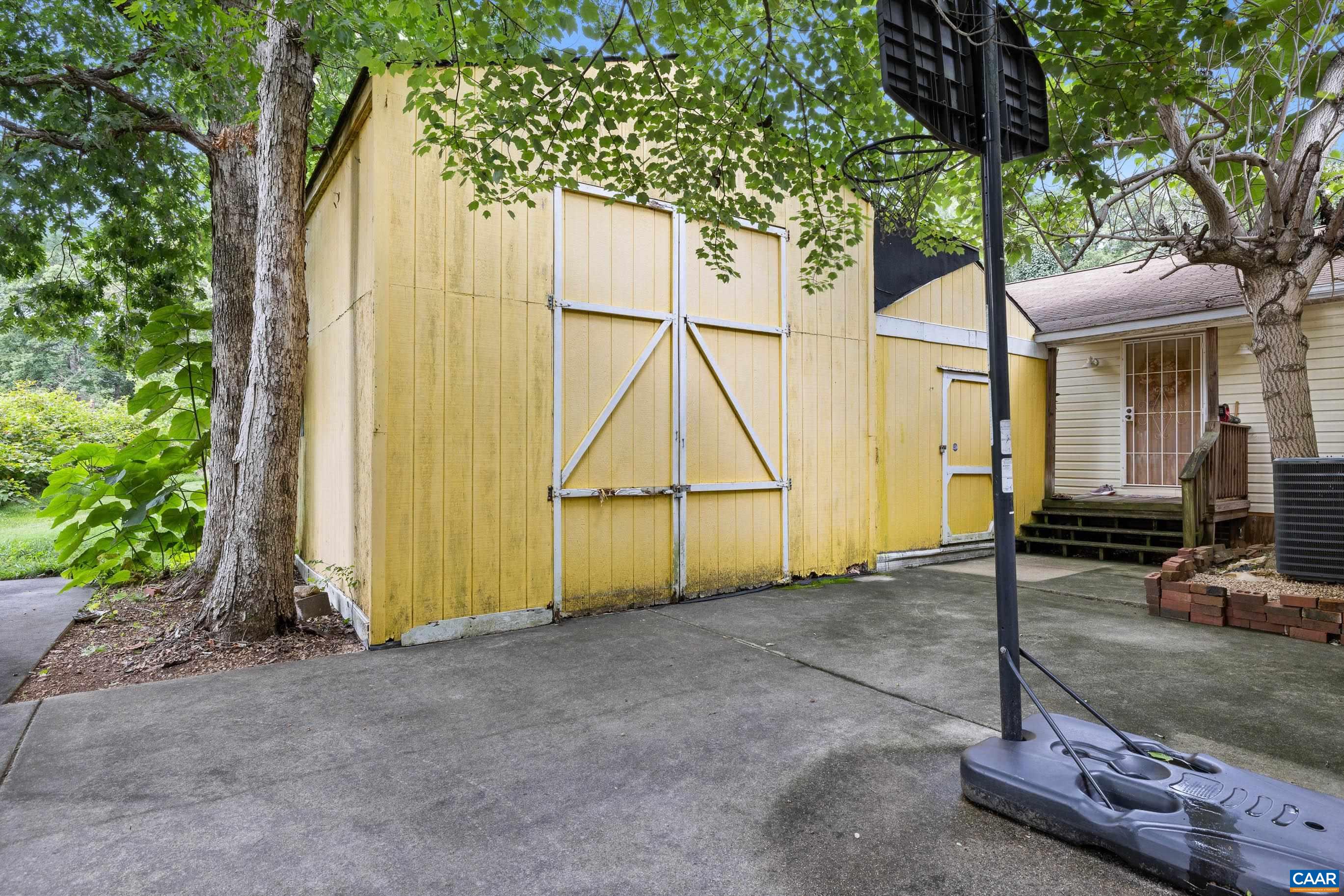5705 LOUISA RD, KESWICK, Virginia 22947, 4 Bedrooms Bedrooms, ,3 BathroomsBathrooms,Residential,5705 LOUISA RD,679893 MLS # 679893 5705 LOUISA RD, KESWICK, Virginia 22947, 4 Bedrooms Bedrooms, ,3 BathroomsBathrooms,Residential,5705 LOUISA RD,679893 MLS # 679893