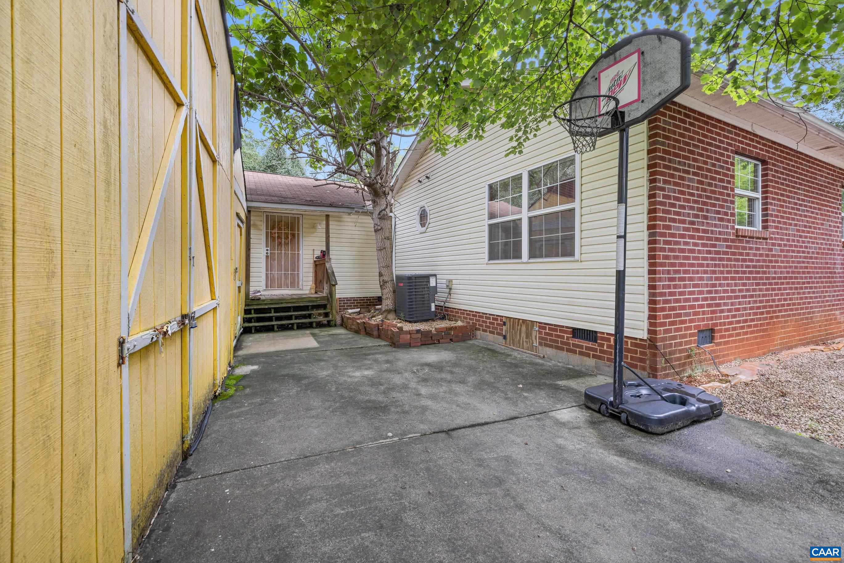 5705 LOUISA RD, KESWICK, Virginia 22947, 4 Bedrooms Bedrooms, ,3 BathroomsBathrooms,Residential,5705 LOUISA RD,679893 MLS # 679893 5705 LOUISA RD, KESWICK, Virginia 22947, 4 Bedrooms Bedrooms, ,3 BathroomsBathrooms,Residential,5705 LOUISA RD,679893 MLS # 679893