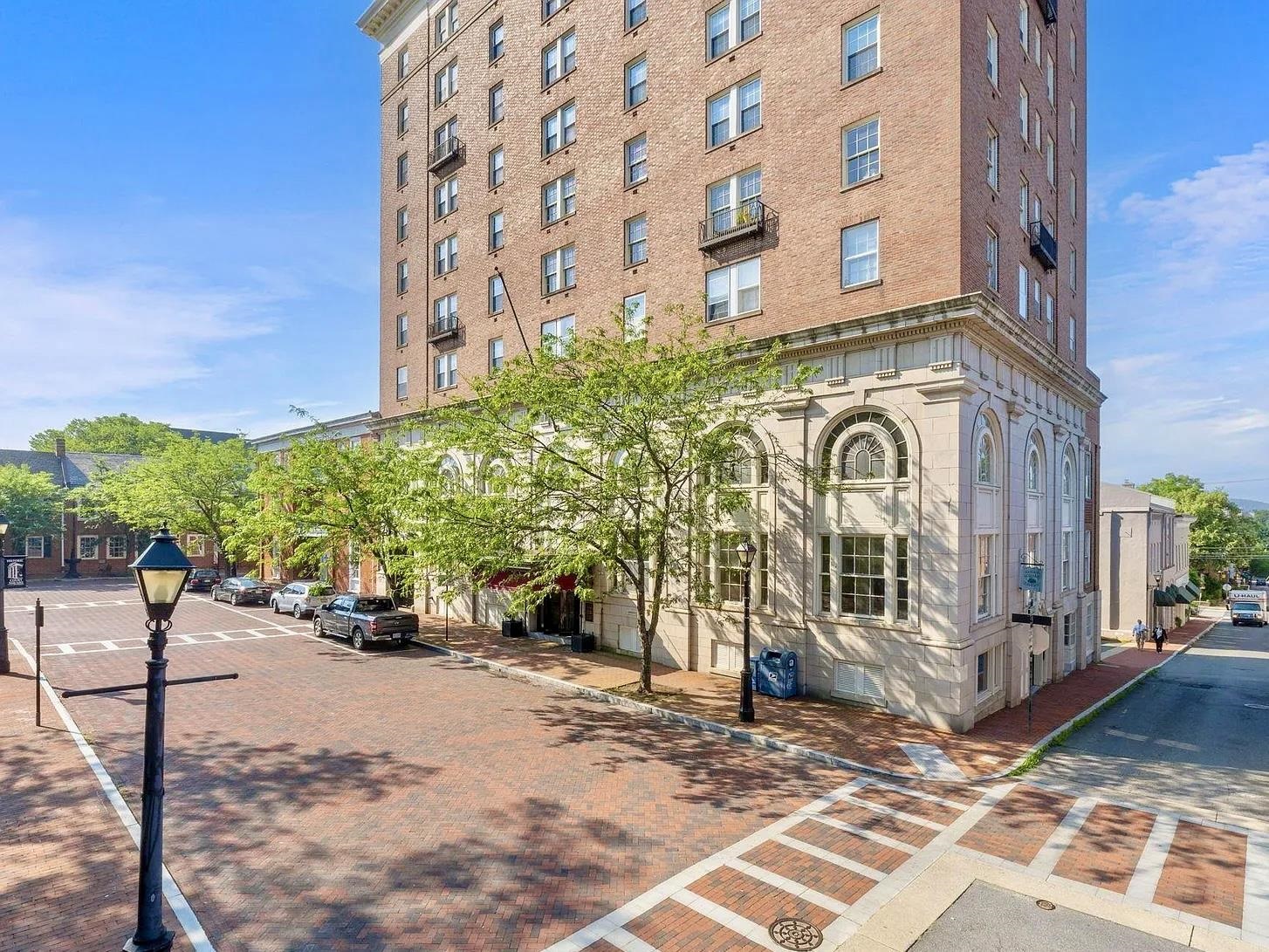 500 COURT SQ, CHARLOTTESVILLE, Virginia 22902, 1 Bedroom Bedrooms, ,1 BathroomBathrooms,Residential,500 COURT SQ,678354 MLS # 678354 500 COURT SQ, CHARLOTTESVILLE, Virginia 22902, 1 Bedroom Bedrooms, ,1 BathroomBathrooms,Residential,500 COURT SQ,678354 MLS # 678354