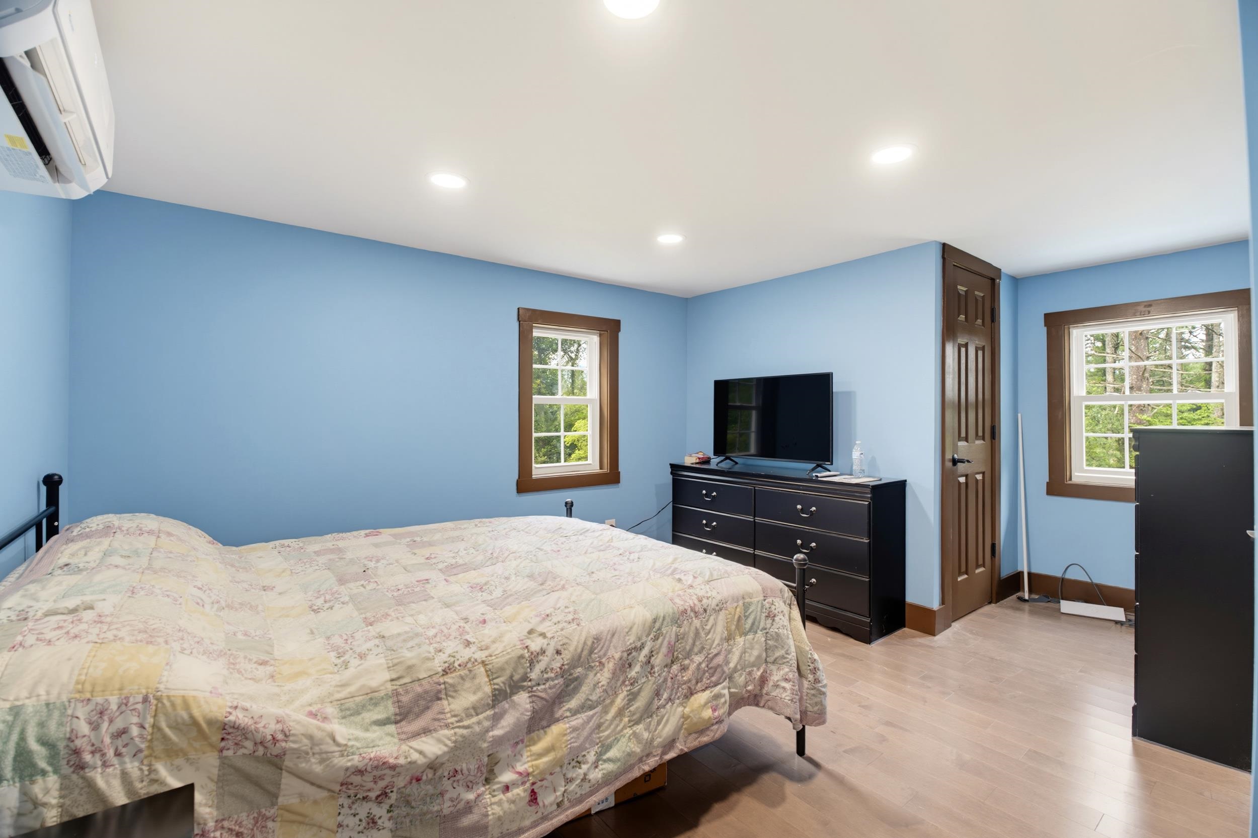 bedroom bedroom
