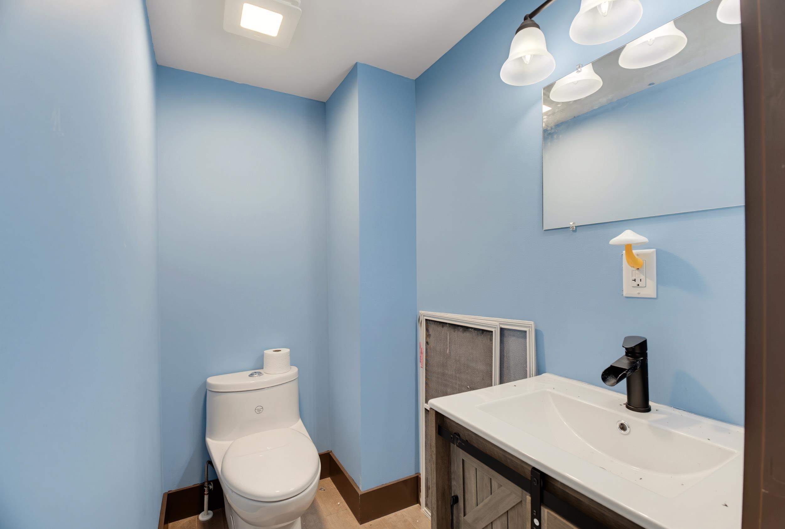 bathroom bathroom