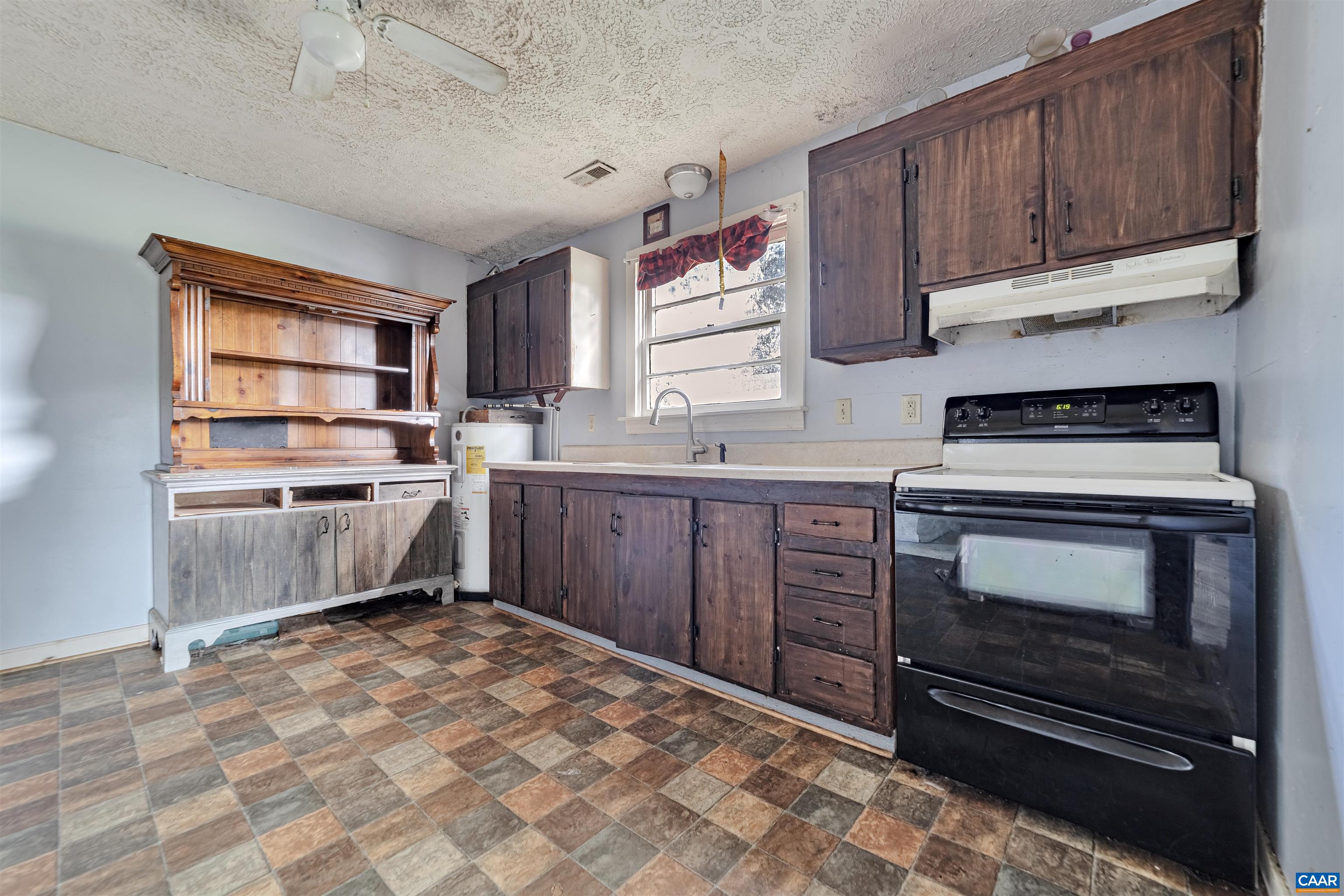 12180 PINHOOK RD, ROCKVILLE, Virginia 23146, 3 Bedrooms Bedrooms, ,1 BathroomBathrooms,Residential,12180 PINHOOK RD,679921 MLS # 679921