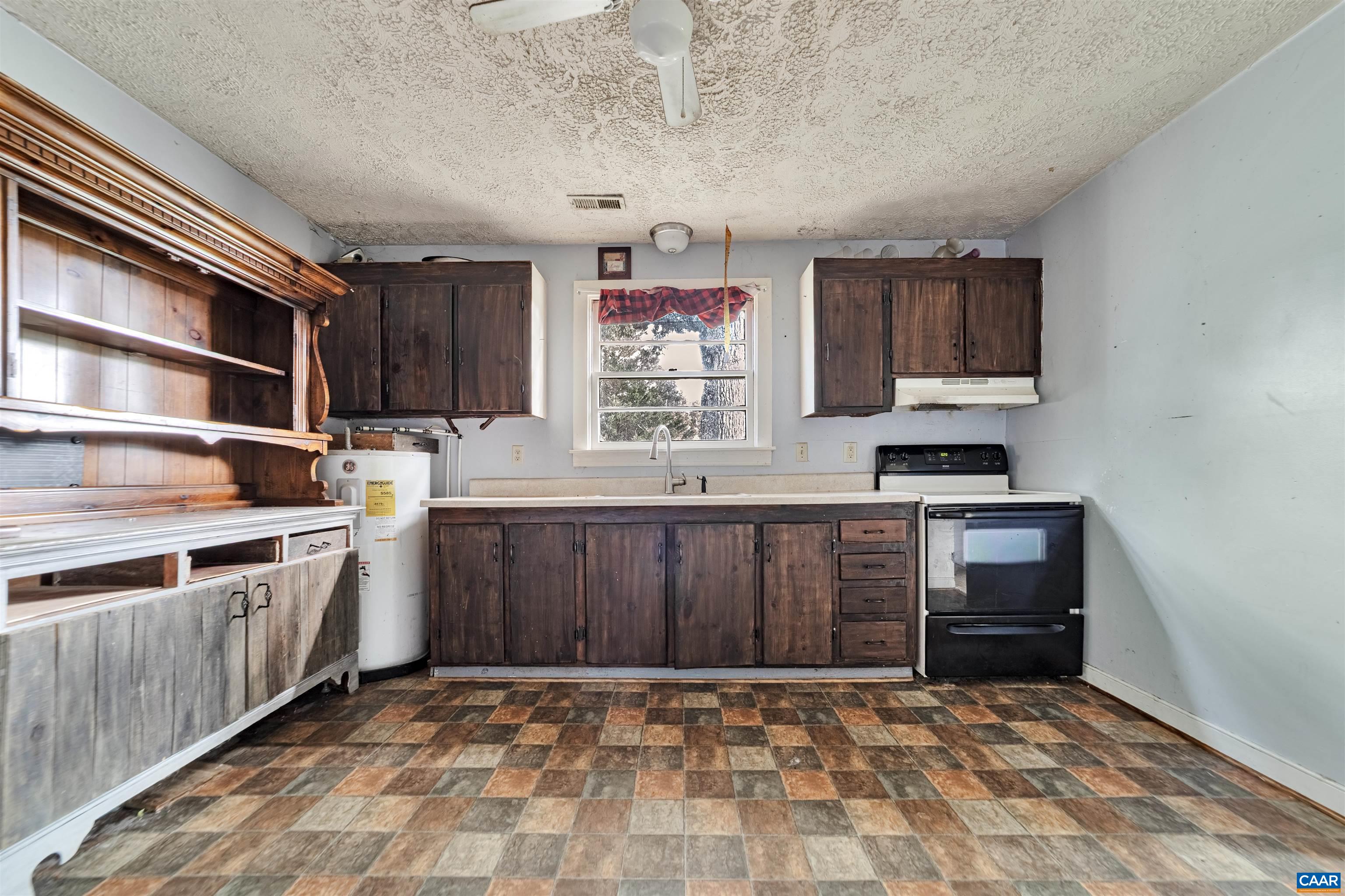 12180 PINHOOK RD, ROCKVILLE, Virginia 23146, 3 Bedrooms Bedrooms, ,1 BathroomBathrooms,Residential,12180 PINHOOK RD,679921 MLS # 679921