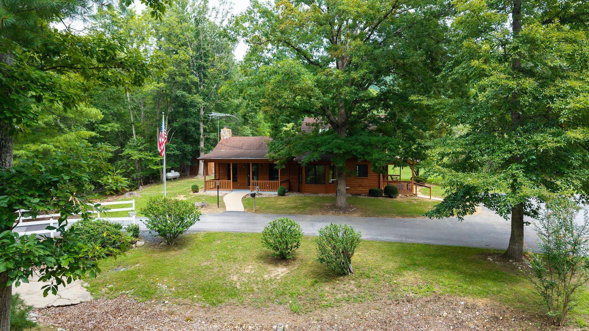 337 HORSEHEAD RD, GROTTOES, Virginia 24441, 2 Bedrooms Bedrooms, ,2 BathroomsBathrooms,Residential,Acorn Acres,337 HORSEHEAD RD,679934 MLS # 679934 337 HORSEHEAD RD, GROTTOES, Virginia 24441, 2 Bedrooms Bedrooms, ,2 BathroomsBathrooms,Residential,Acorn Acres,337 HORSEHEAD RD,679934 MLS # 679934
