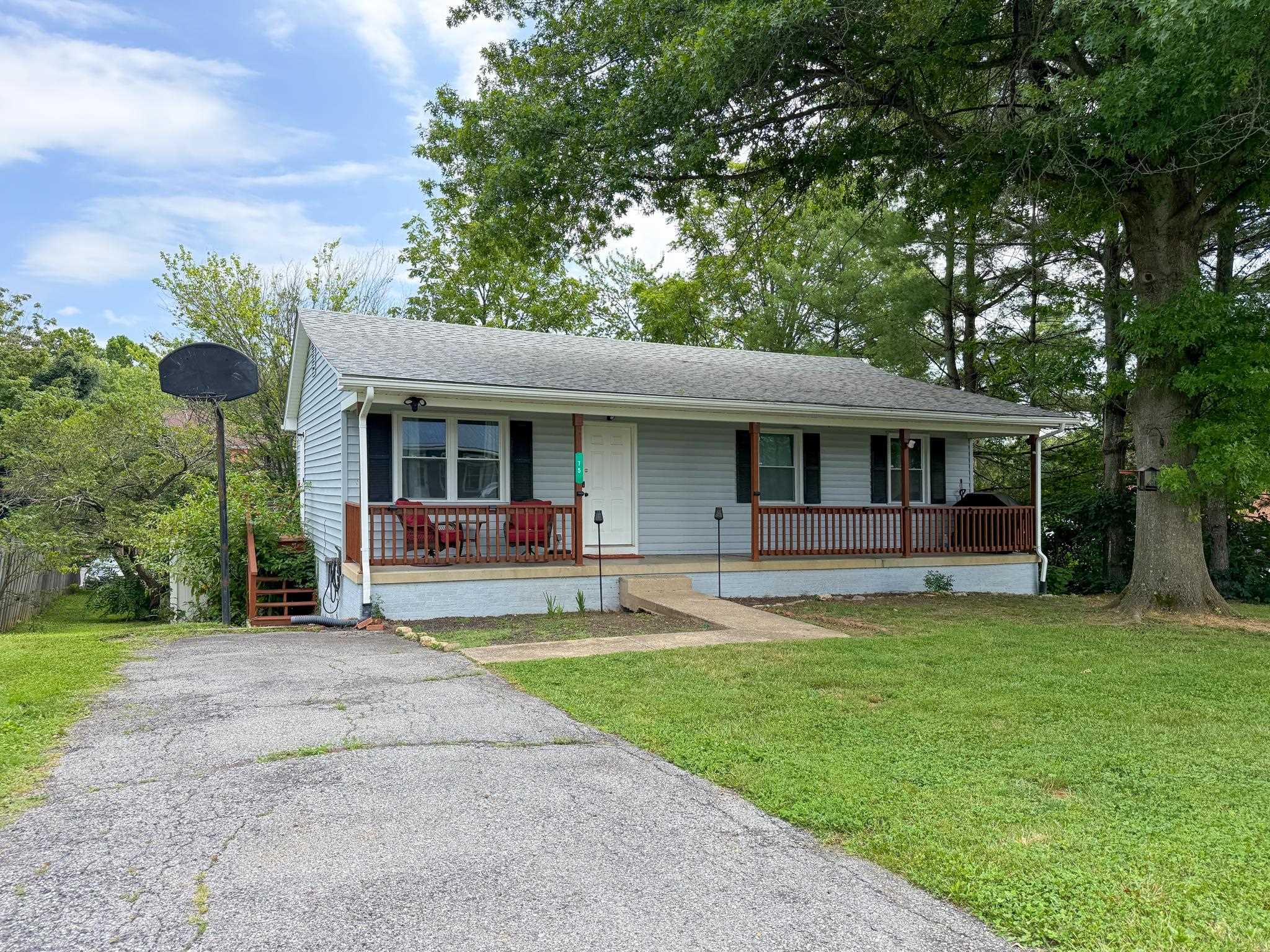 75 IDLEWOOD BLVD, STAUNTON, Virginia 24401, 4 Bedrooms Bedrooms, ,2 BathroomsBathrooms,Residential,75 IDLEWOOD BLVD,679945 MLS # 679945
