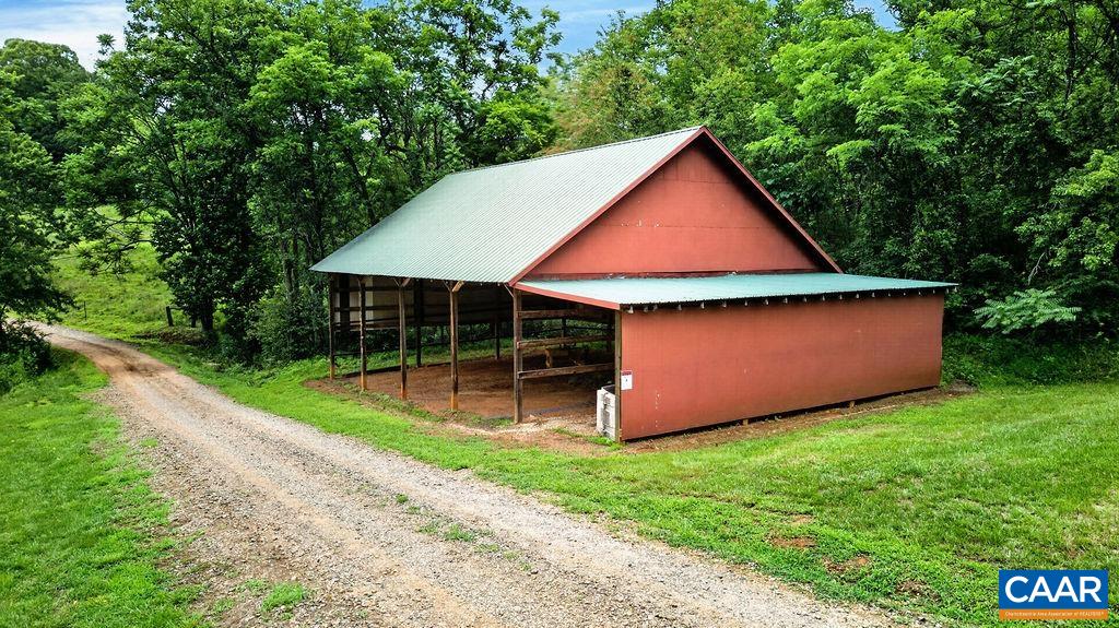25 x 60 pole barn for farm equipment.