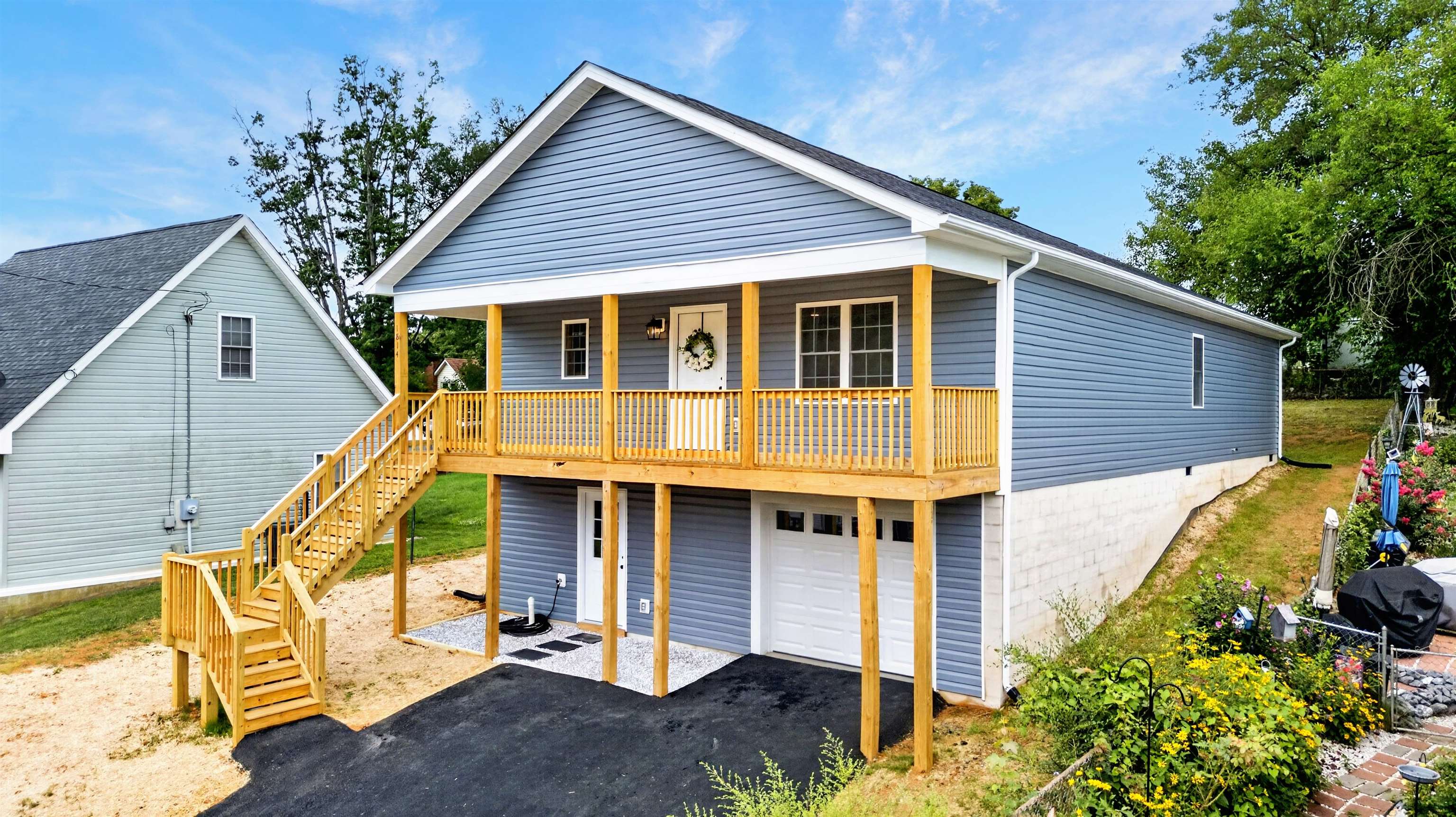 1814 VINSON ST, STAUNTON, Virginia 24401, 3 Bedrooms Bedrooms, ,2 BathroomsBathrooms,Residential,1814 VINSON ST,679957 MLS # 679957