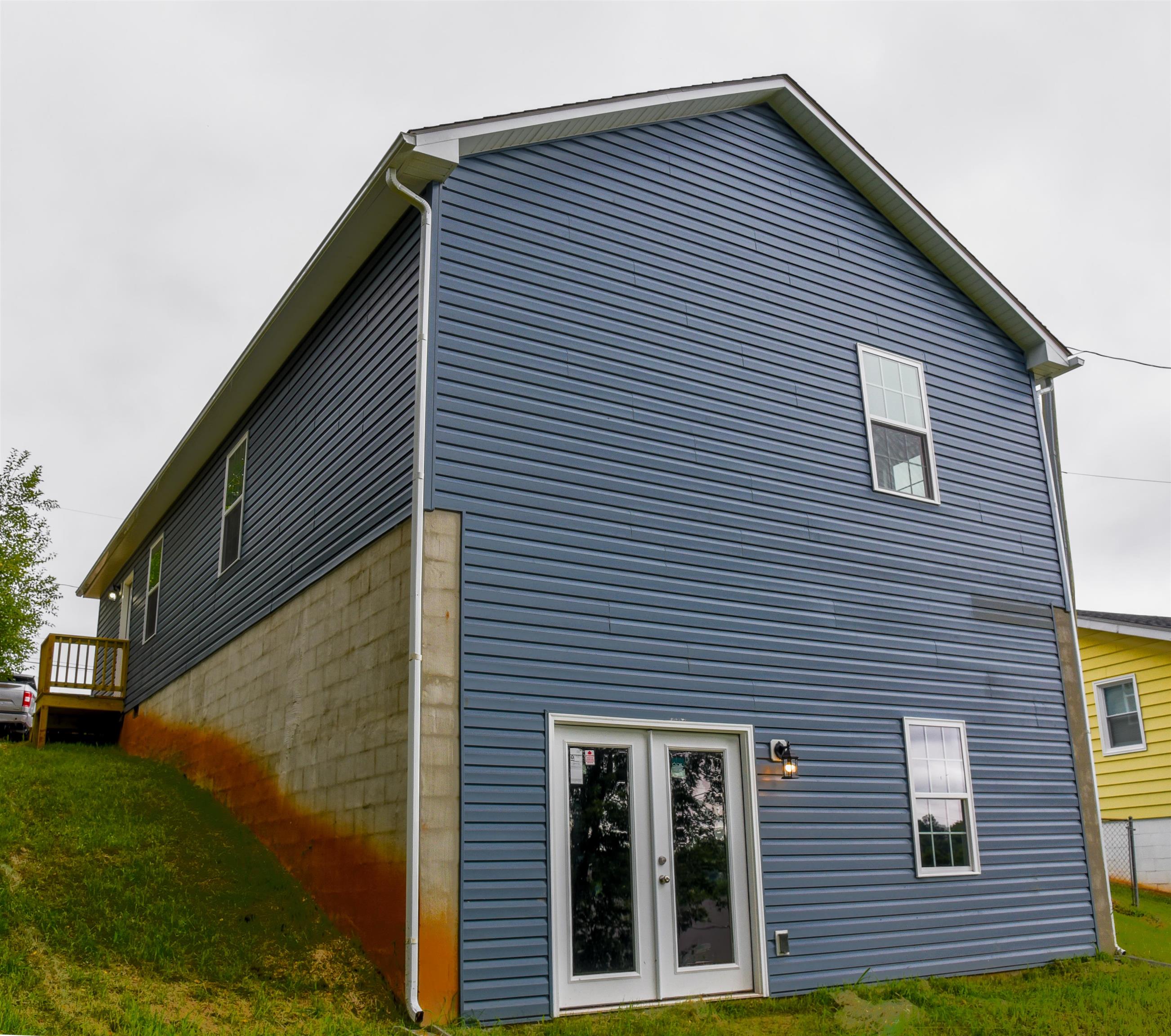 715 MINEOLA ST, STAUNTON, Virginia 24401, 3 Bedrooms Bedrooms, ,2 BathroomsBathrooms,Residential,715 MINEOLA ST,679964 MLS # 679964