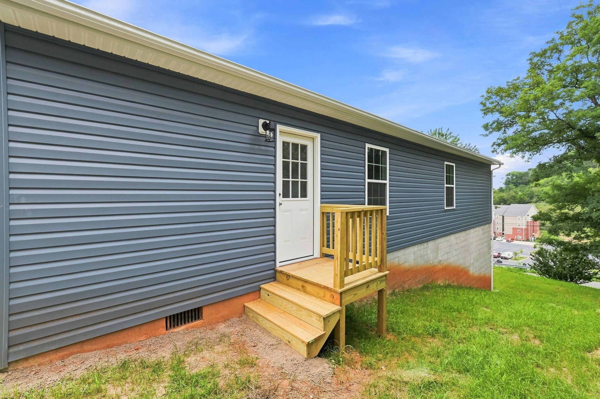 715 MINEOLA ST, STAUNTON, Virginia 24401, 3 Bedrooms Bedrooms, ,2 BathroomsBathrooms,Residential,715 MINEOLA ST,679964 MLS # 679964