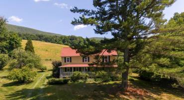 531 LOWLAND FARMS RD, HOT SPRINGS, Virginia 24445, 4 Bedrooms Bedrooms, ,3 BathroomsBathrooms,Residential,Lowland Farms,531 LOWLAND FARMS RD,679992 MLS # 679992