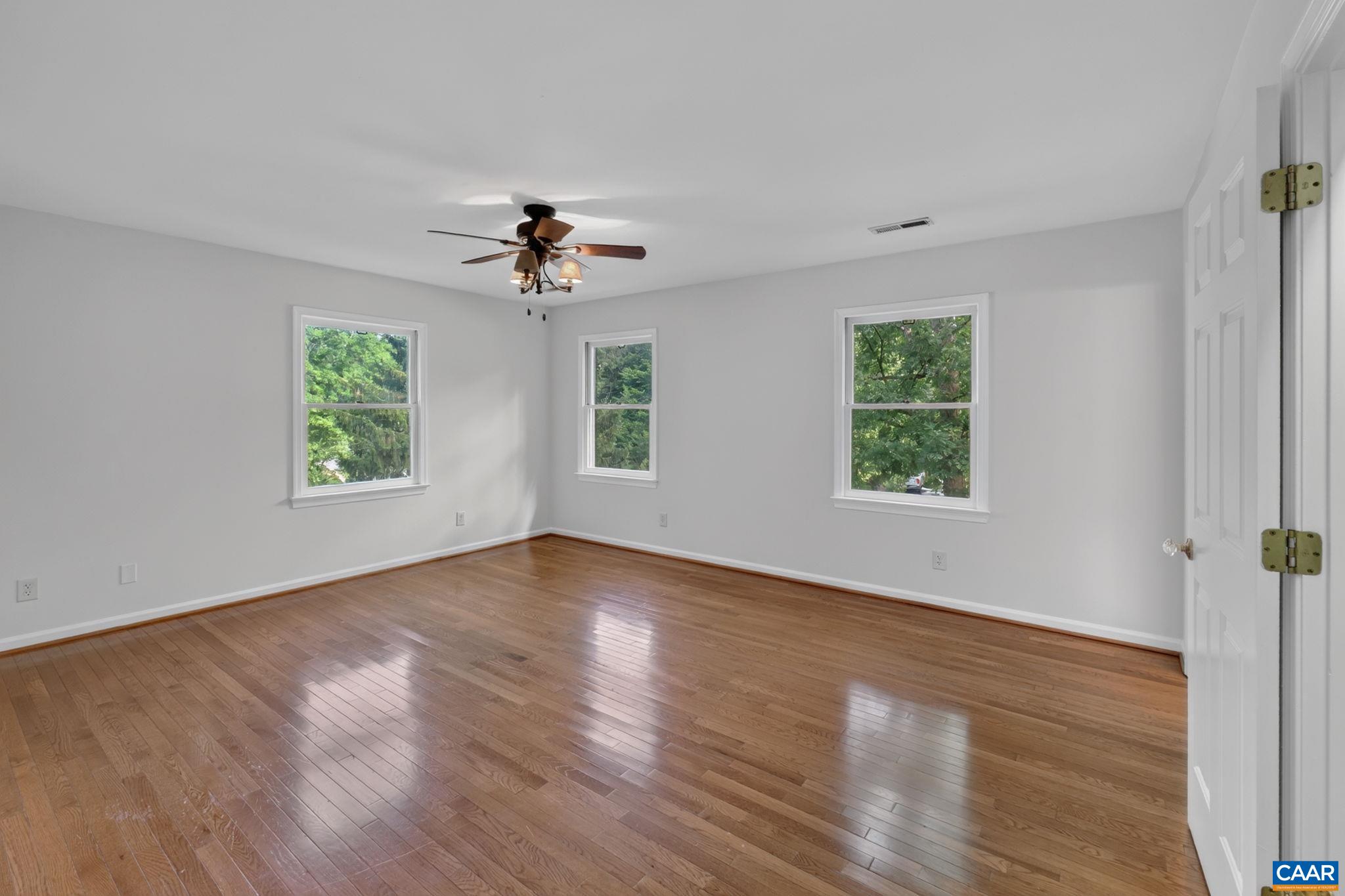 Very roomy primary bedroom with en-suite AND a walk-in closet.