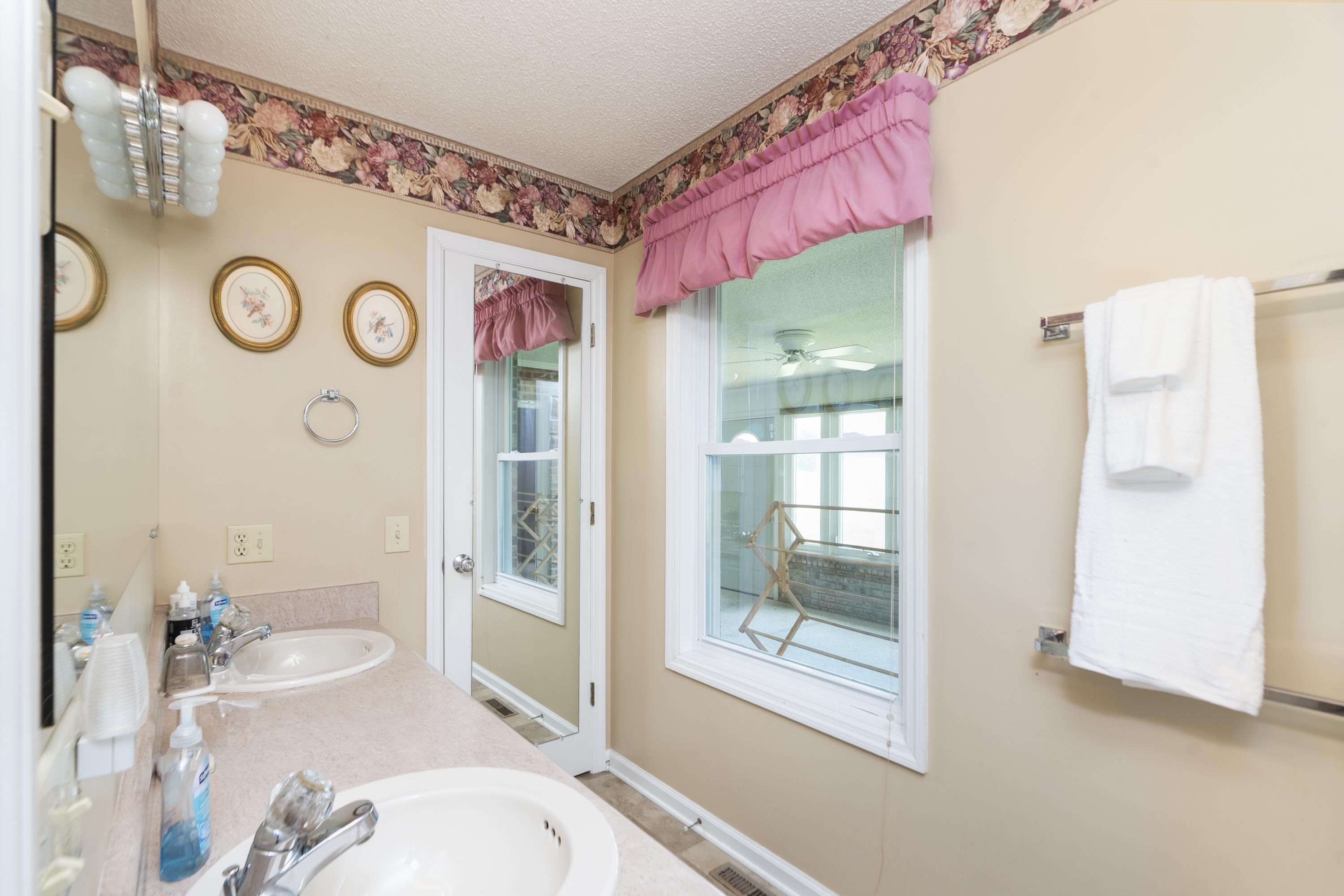 1802 NORTH RIVER RD, MOUNT SOLON, Virginia 22843, 3 Bedrooms Bedrooms, ,2 BathroomsBathrooms,Residential,1802 NORTH RIVER RD,679999 MLS # 679999