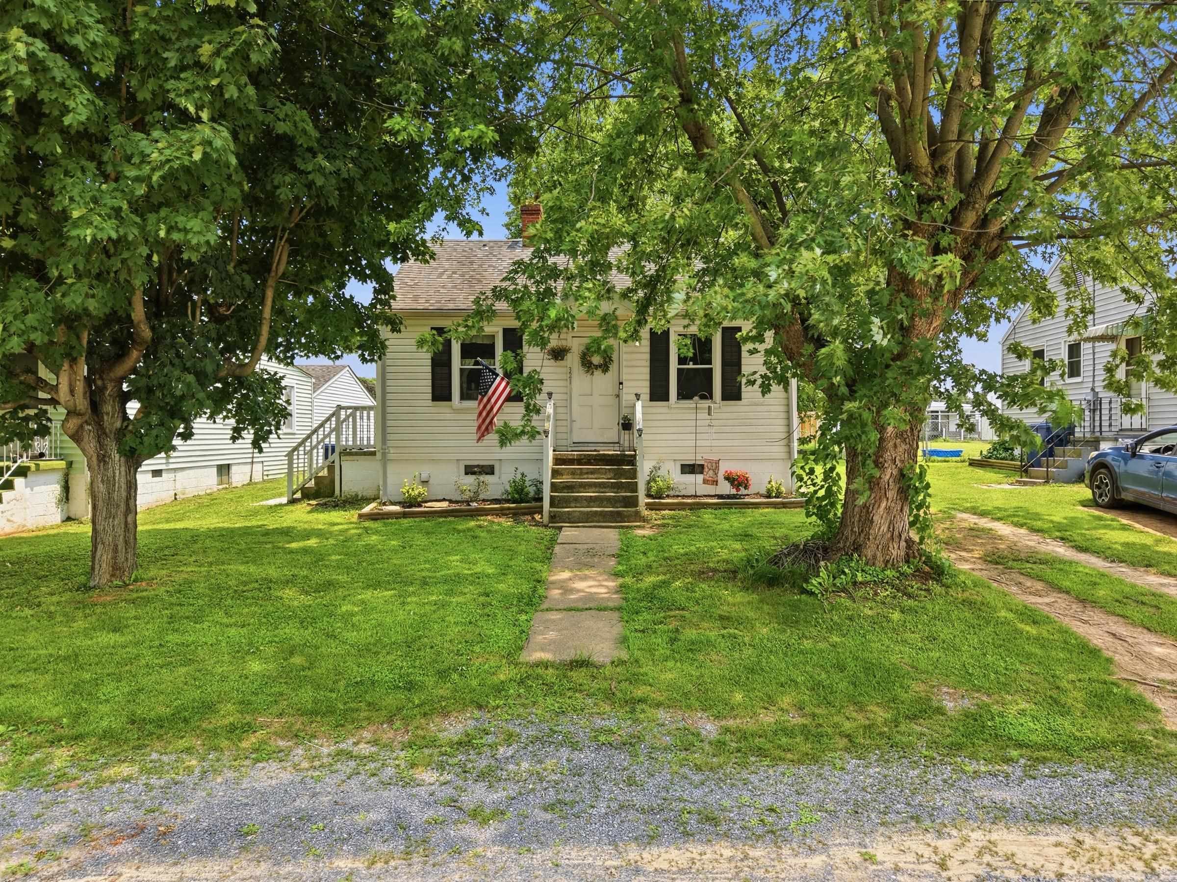 321 2ND AVE, TIMBERVILLE, Virginia 22853, 2 Bedrooms Bedrooms, ,1 BathroomBathrooms,Residential,321 2ND AVE,680009 MLS # 680009 321 2ND AVE, TIMBERVILLE, Virginia 22853, 2 Bedrooms Bedrooms, ,1 BathroomBathrooms,Residential,321 2ND AVE,680009 MLS # 680009