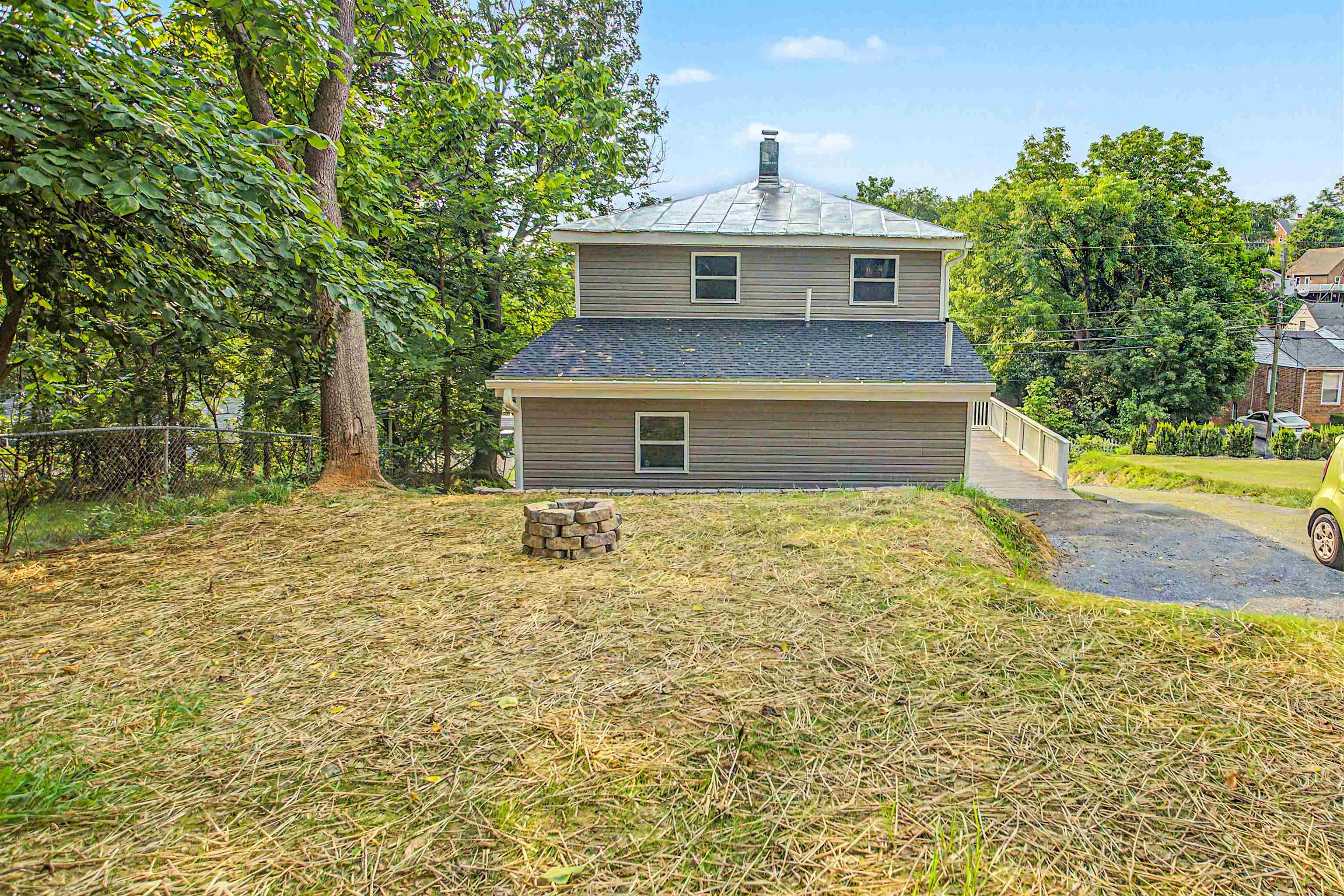 427 MONTGOMERY AVE, STAUNTON, Virginia 24401, 3 Bedrooms Bedrooms, ,2 BathroomsBathrooms,Residential,427 MONTGOMERY AVE,680015 MLS # 680015