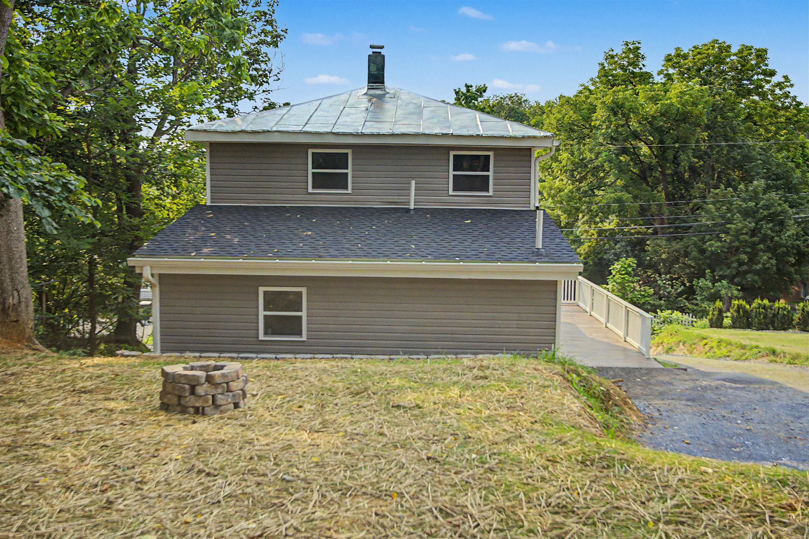 427 MONTGOMERY AVE, STAUNTON, Virginia 24401, 3 Bedrooms Bedrooms, ,2 BathroomsBathrooms,Residential,427 MONTGOMERY AVE,680015 MLS # 680015
