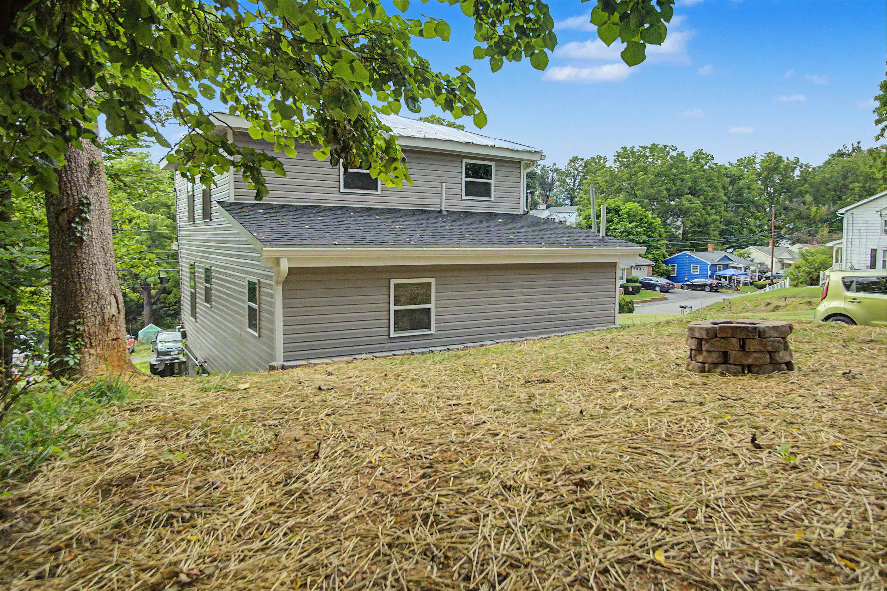 427 MONTGOMERY AVE, STAUNTON, Virginia 24401, 3 Bedrooms Bedrooms, ,2 BathroomsBathrooms,Residential,427 MONTGOMERY AVE,680015 MLS # 680015