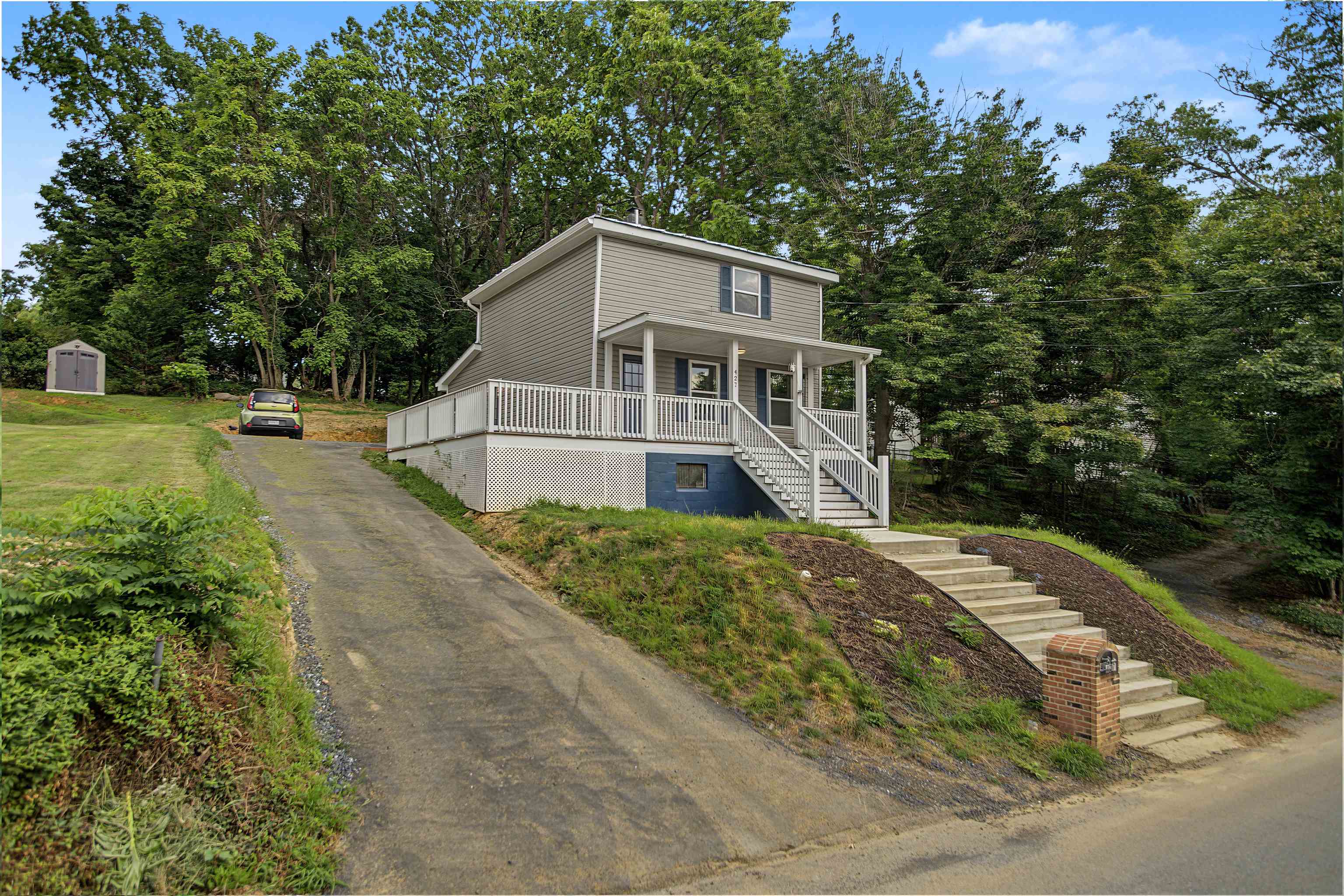 427 MONTGOMERY AVE, STAUNTON, Virginia 24401, 3 Bedrooms Bedrooms, ,2 BathroomsBathrooms,Residential,427 MONTGOMERY AVE,680015 MLS # 680015