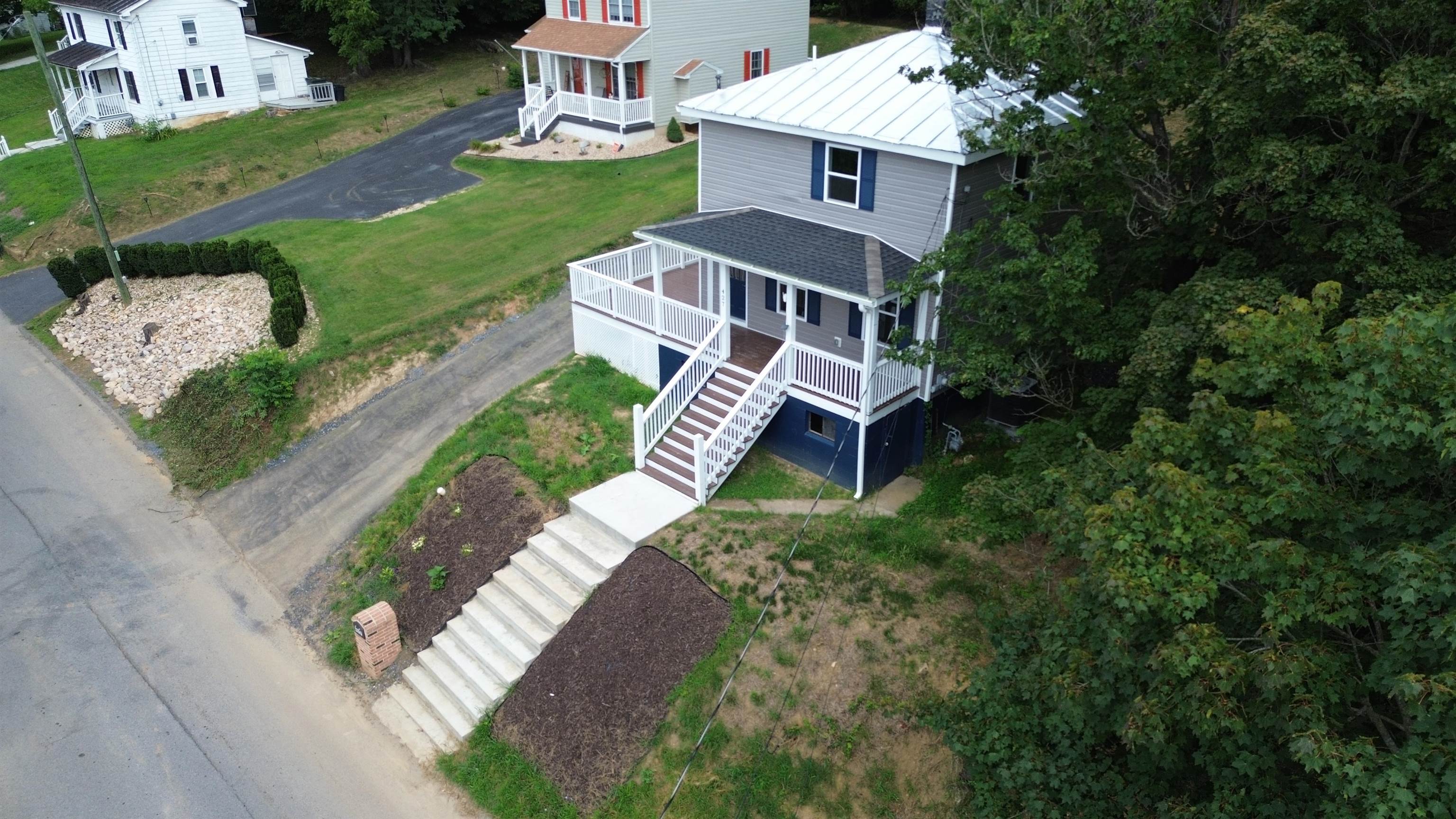 427 MONTGOMERY AVE, STAUNTON, Virginia 24401, 3 Bedrooms Bedrooms, ,2 BathroomsBathrooms,Residential,427 MONTGOMERY AVE,680015 MLS # 680015