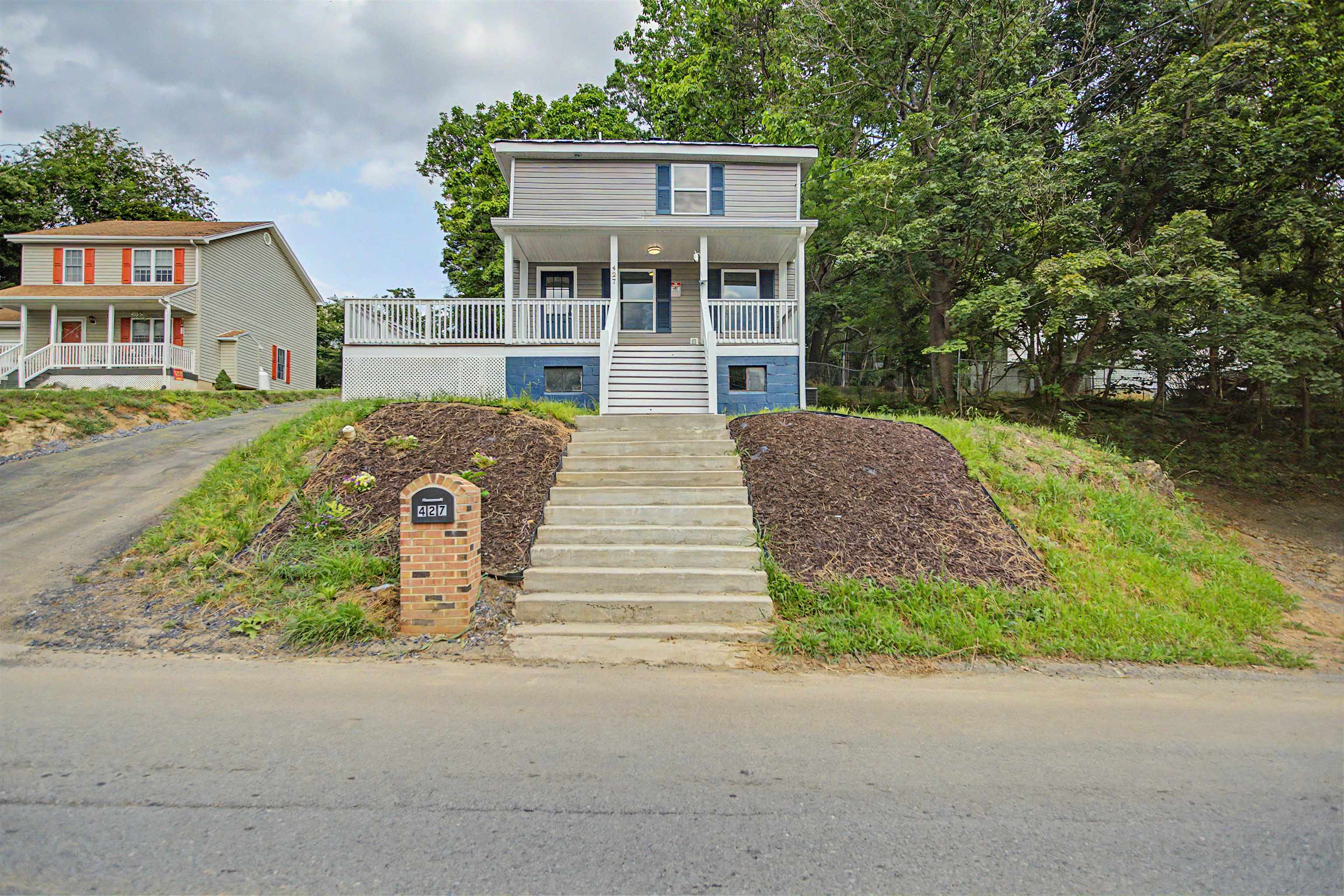 427 MONTGOMERY AVE, STAUNTON, Virginia 24401, 3 Bedrooms Bedrooms, ,2 BathroomsBathrooms,Residential,427 MONTGOMERY AVE,680015 MLS # 680015