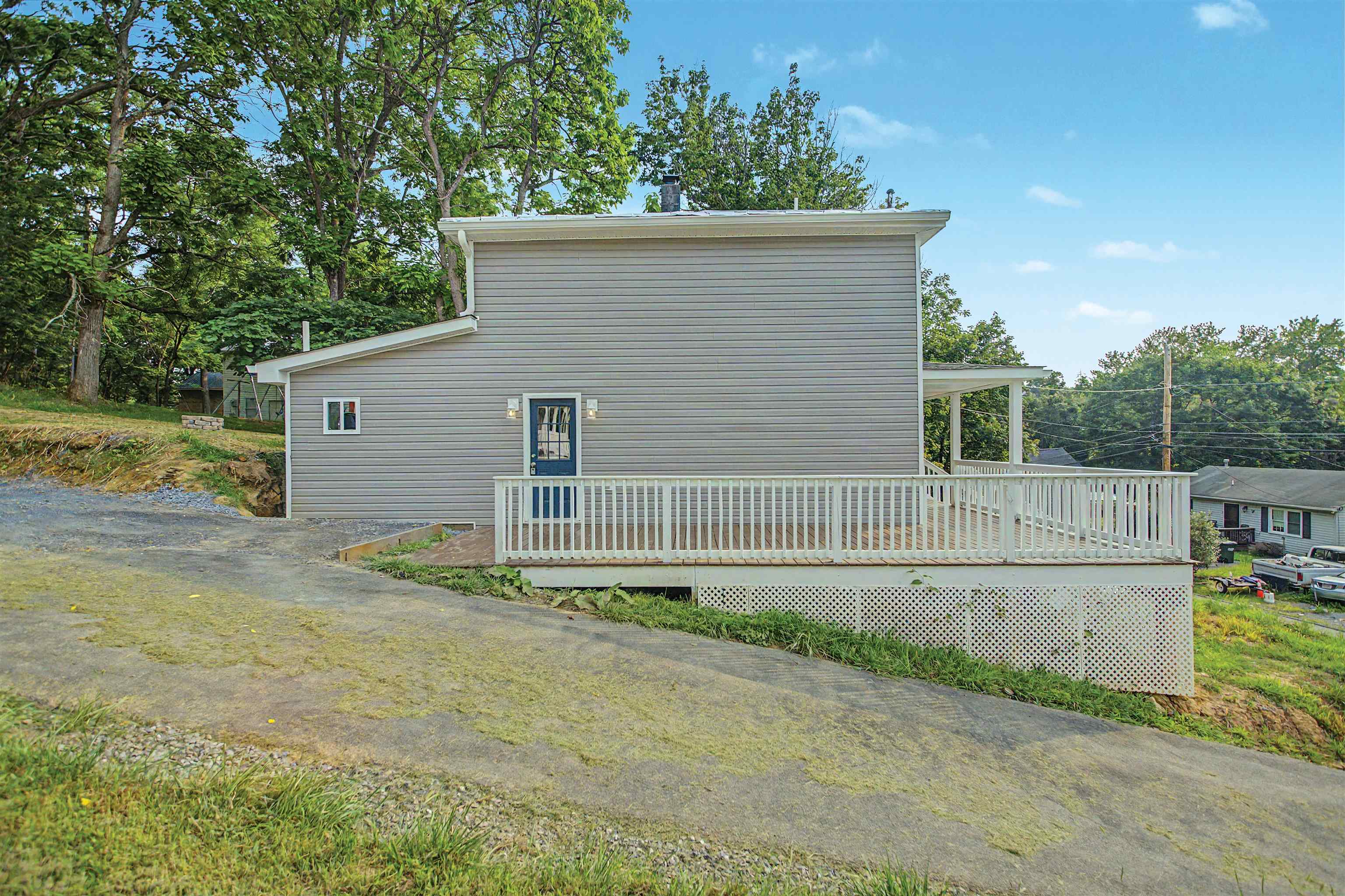 427 MONTGOMERY AVE, STAUNTON, Virginia 24401, 3 Bedrooms Bedrooms, ,2 BathroomsBathrooms,Residential,427 MONTGOMERY AVE,680015 MLS # 680015