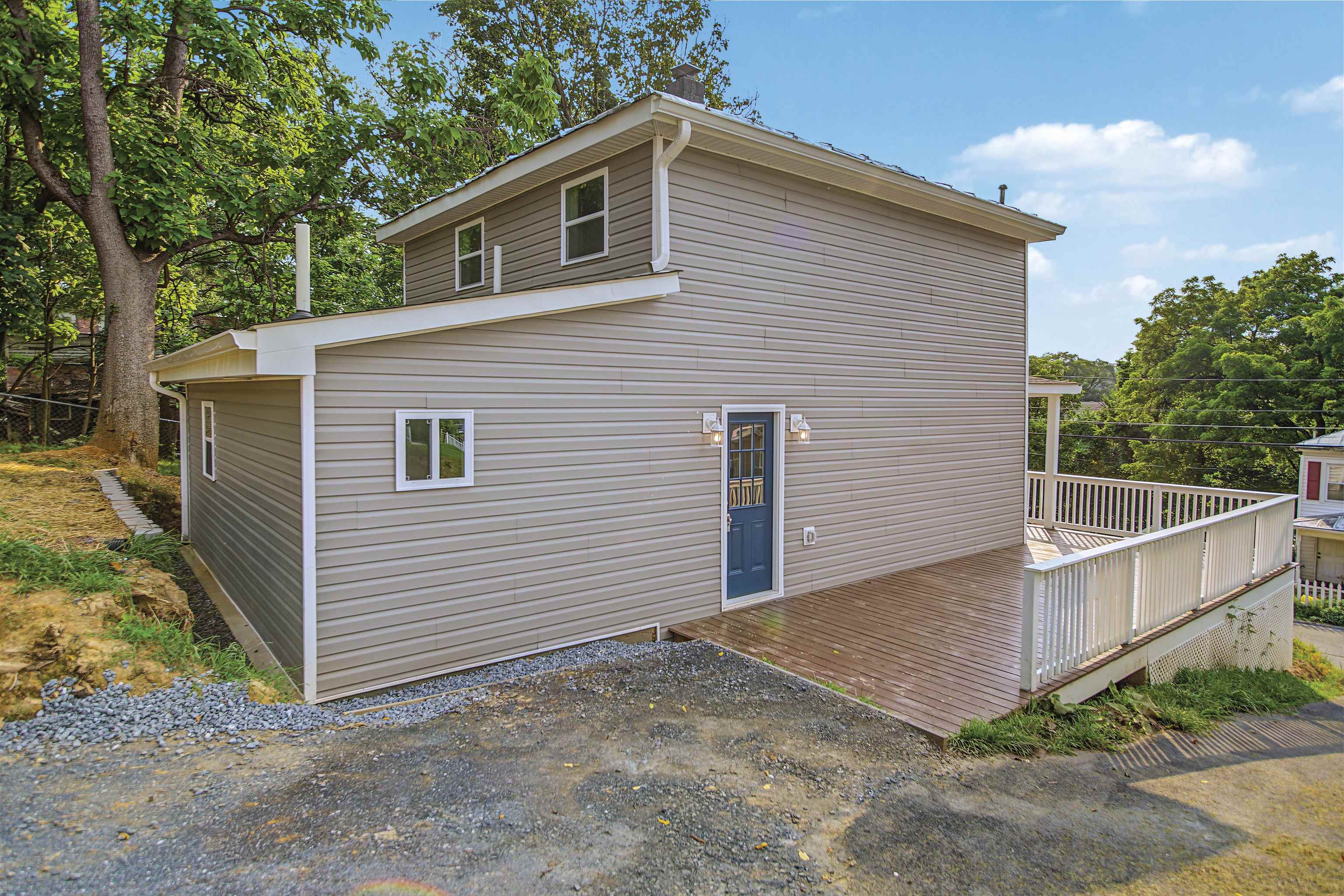 427 MONTGOMERY AVE, STAUNTON, Virginia 24401, 3 Bedrooms Bedrooms, ,2 BathroomsBathrooms,Residential,427 MONTGOMERY AVE,680015 MLS # 680015