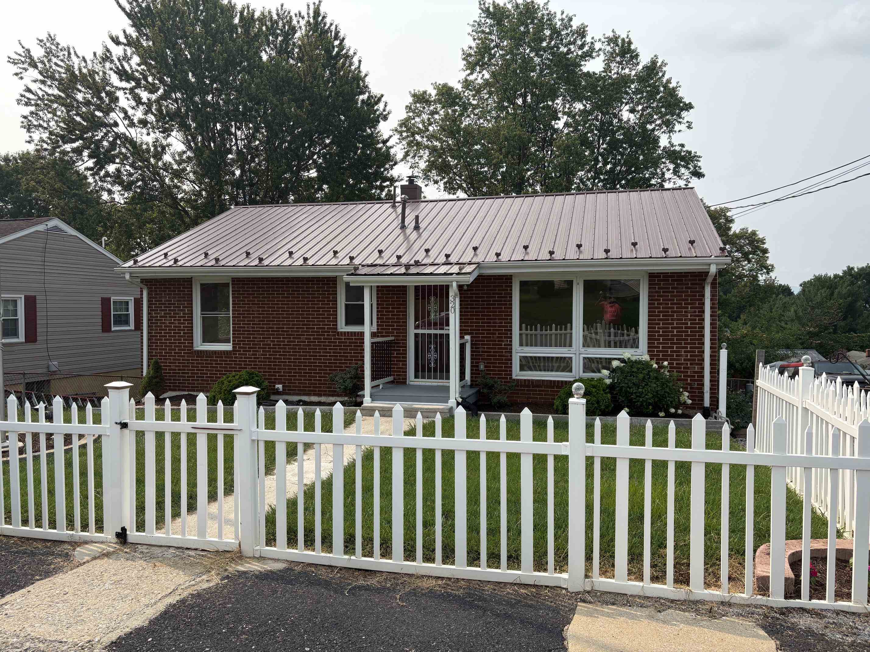 320 SHARON LN, STAUNTON, Virginia 24401, 3 Bedrooms Bedrooms, ,1 BathroomBathrooms,Residential,320 SHARON LN,680026 MLS # 680026 320 SHARON LN, STAUNTON, Virginia 24401, 3 Bedrooms Bedrooms, ,1 BathroomBathrooms,Residential,320 SHARON LN,680026 MLS # 680026
