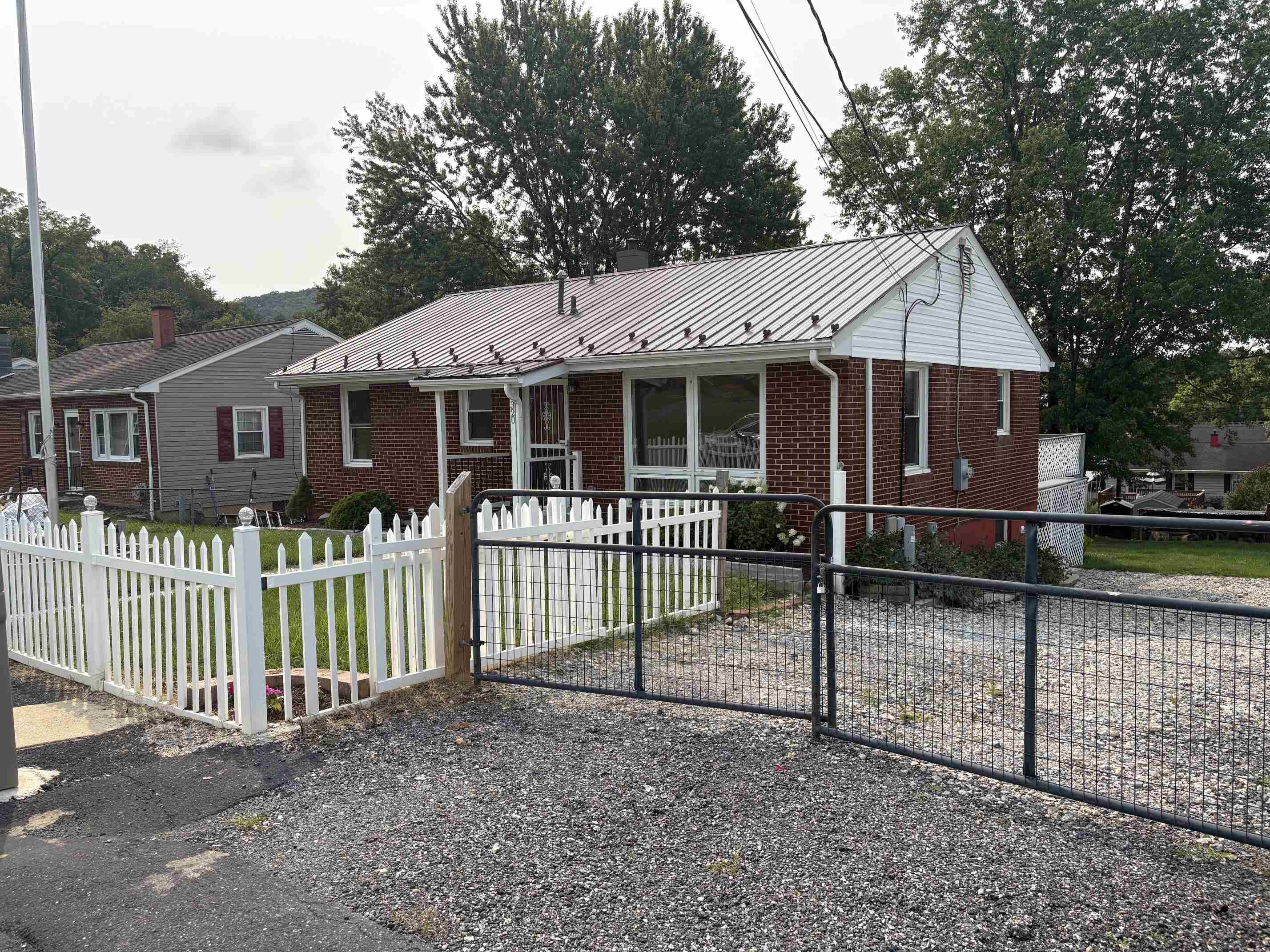 320 SHARON LN, STAUNTON, Virginia 24401, 3 Bedrooms Bedrooms, ,1 BathroomBathrooms,Residential,320 SHARON LN,680026 MLS # 680026 320 SHARON LN, STAUNTON, Virginia 24401, 3 Bedrooms Bedrooms, ,1 BathroomBathrooms,Residential,320 SHARON LN,680026 MLS # 680026