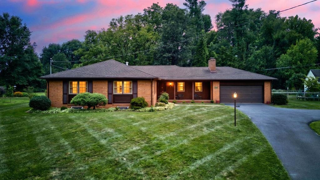 1243 MEADOWBROOK RD, WAYNESBORO, Virginia 22980, 4 Bedrooms Bedrooms, ,2 BathroomsBathrooms,Residential,1243 MEADOWBROOK RD,680064 MLS # 680064 1243 MEADOWBROOK RD, WAYNESBORO, Virginia 22980, 4 Bedrooms Bedrooms, ,2 BathroomsBathrooms,Residential,1243 MEADOWBROOK RD,680064 MLS # 680064