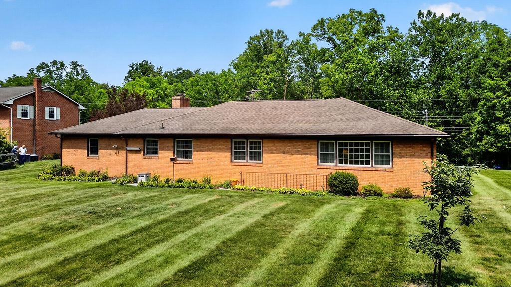 1243 MEADOWBROOK RD, WAYNESBORO, Virginia 22980, 4 Bedrooms Bedrooms, ,2 BathroomsBathrooms,Residential,1243 MEADOWBROOK RD,680064 MLS # 680064 1243 MEADOWBROOK RD, WAYNESBORO, Virginia 22980, 4 Bedrooms Bedrooms, ,2 BathroomsBathrooms,Residential,1243 MEADOWBROOK RD,680064 MLS # 680064