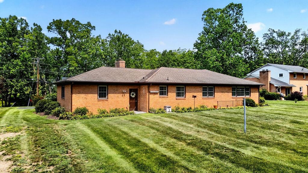 1243 MEADOWBROOK RD, WAYNESBORO, Virginia 22980, 4 Bedrooms Bedrooms, ,2 BathroomsBathrooms,Residential,1243 MEADOWBROOK RD,680064 MLS # 680064 1243 MEADOWBROOK RD, WAYNESBORO, Virginia 22980, 4 Bedrooms Bedrooms, ,2 BathroomsBathrooms,Residential,1243 MEADOWBROOK RD,680064 MLS # 680064