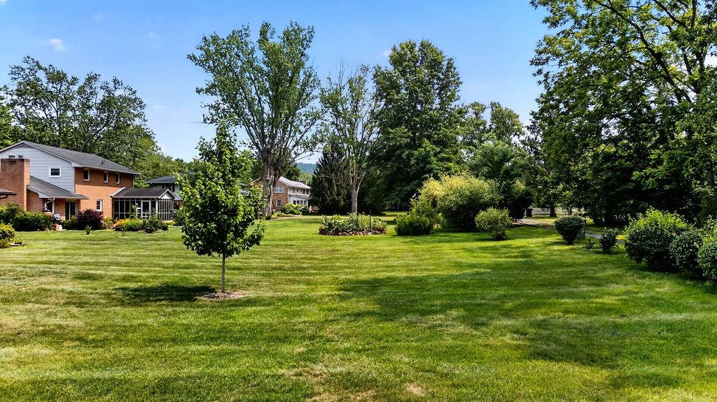 1243 MEADOWBROOK RD, WAYNESBORO, Virginia 22980, 4 Bedrooms Bedrooms, ,2 BathroomsBathrooms,Residential,1243 MEADOWBROOK RD,680064 MLS # 680064 1243 MEADOWBROOK RD, WAYNESBORO, Virginia 22980, 4 Bedrooms Bedrooms, ,2 BathroomsBathrooms,Residential,1243 MEADOWBROOK RD,680064 MLS # 680064