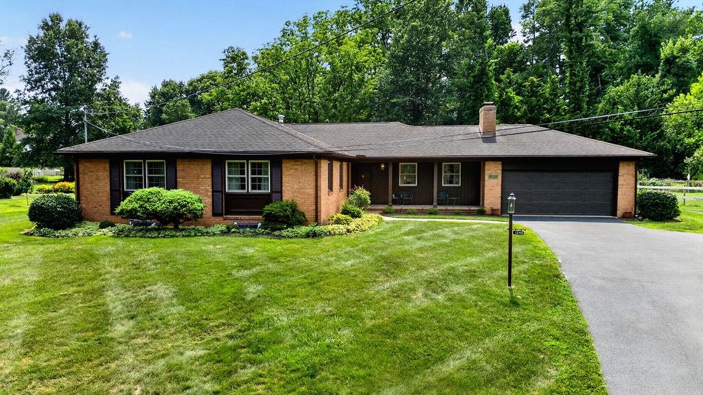 1243 MEADOWBROOK RD, WAYNESBORO, Virginia 22980, 4 Bedrooms Bedrooms, ,2 BathroomsBathrooms,Residential,1243 MEADOWBROOK RD,680064 MLS # 680064 1243 MEADOWBROOK RD, WAYNESBORO, Virginia 22980, 4 Bedrooms Bedrooms, ,2 BathroomsBathrooms,Residential,1243 MEADOWBROOK RD,680064 MLS # 680064