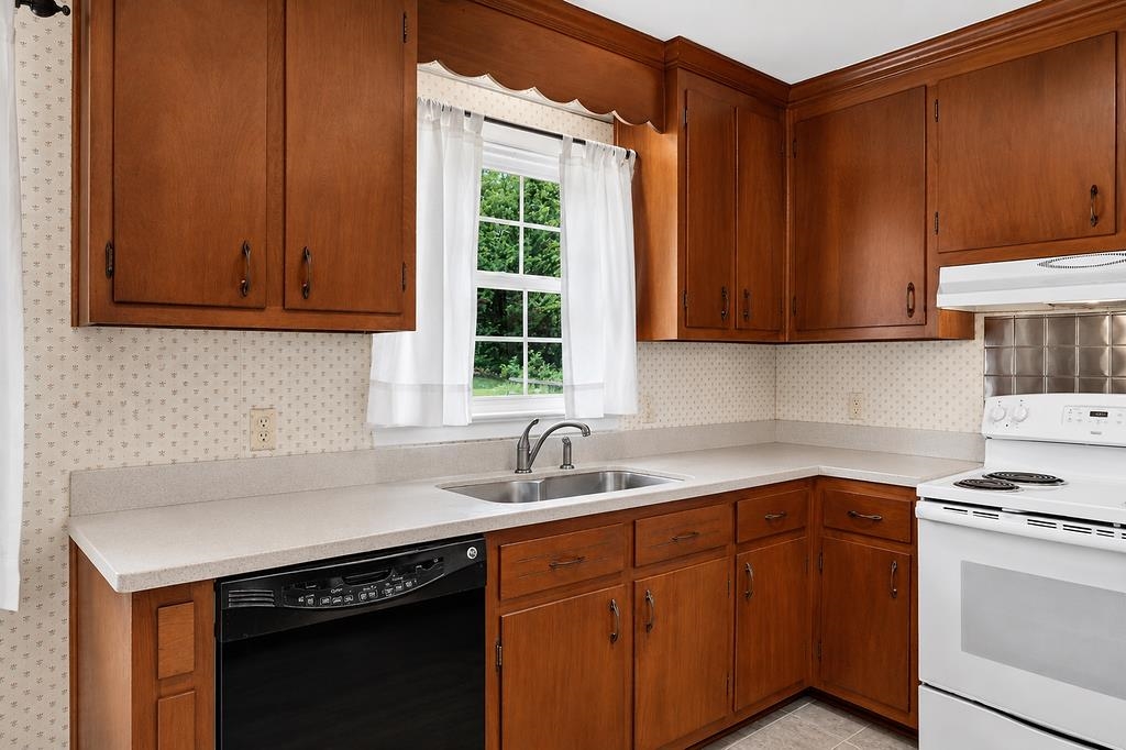 1243 MEADOWBROOK RD, WAYNESBORO, Virginia 22980, 4 Bedrooms Bedrooms, ,2 BathroomsBathrooms,Residential,1243 MEADOWBROOK RD,680064 MLS # 680064 1243 MEADOWBROOK RD, WAYNESBORO, Virginia 22980, 4 Bedrooms Bedrooms, ,2 BathroomsBathrooms,Residential,1243 MEADOWBROOK RD,680064 MLS # 680064
