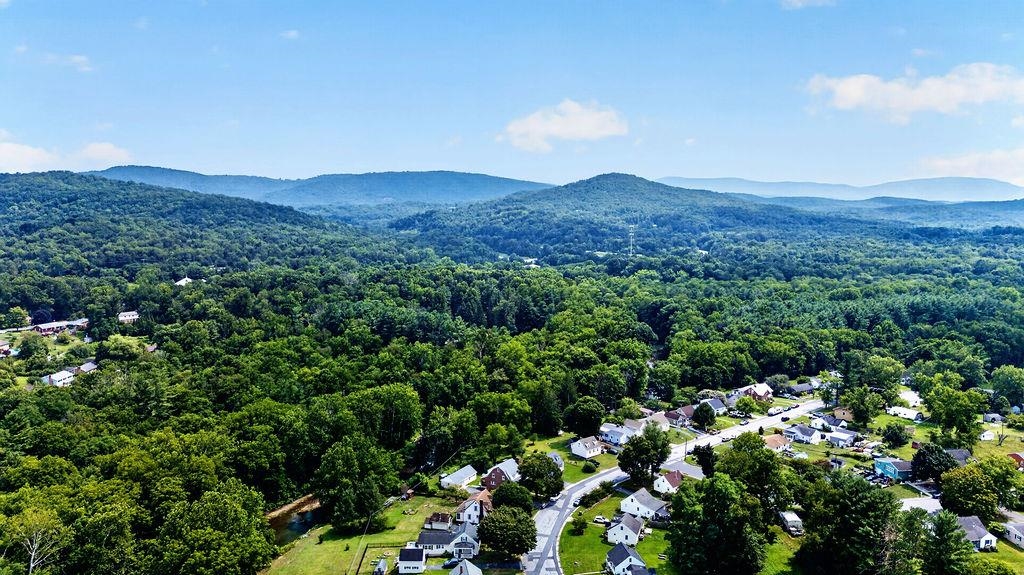 1243 MEADOWBROOK RD, WAYNESBORO, Virginia 22980, 4 Bedrooms Bedrooms, ,2 BathroomsBathrooms,Residential,1243 MEADOWBROOK RD,680064 MLS # 680064 1243 MEADOWBROOK RD, WAYNESBORO, Virginia 22980, 4 Bedrooms Bedrooms, ,2 BathroomsBathrooms,Residential,1243 MEADOWBROOK RD,680064 MLS # 680064