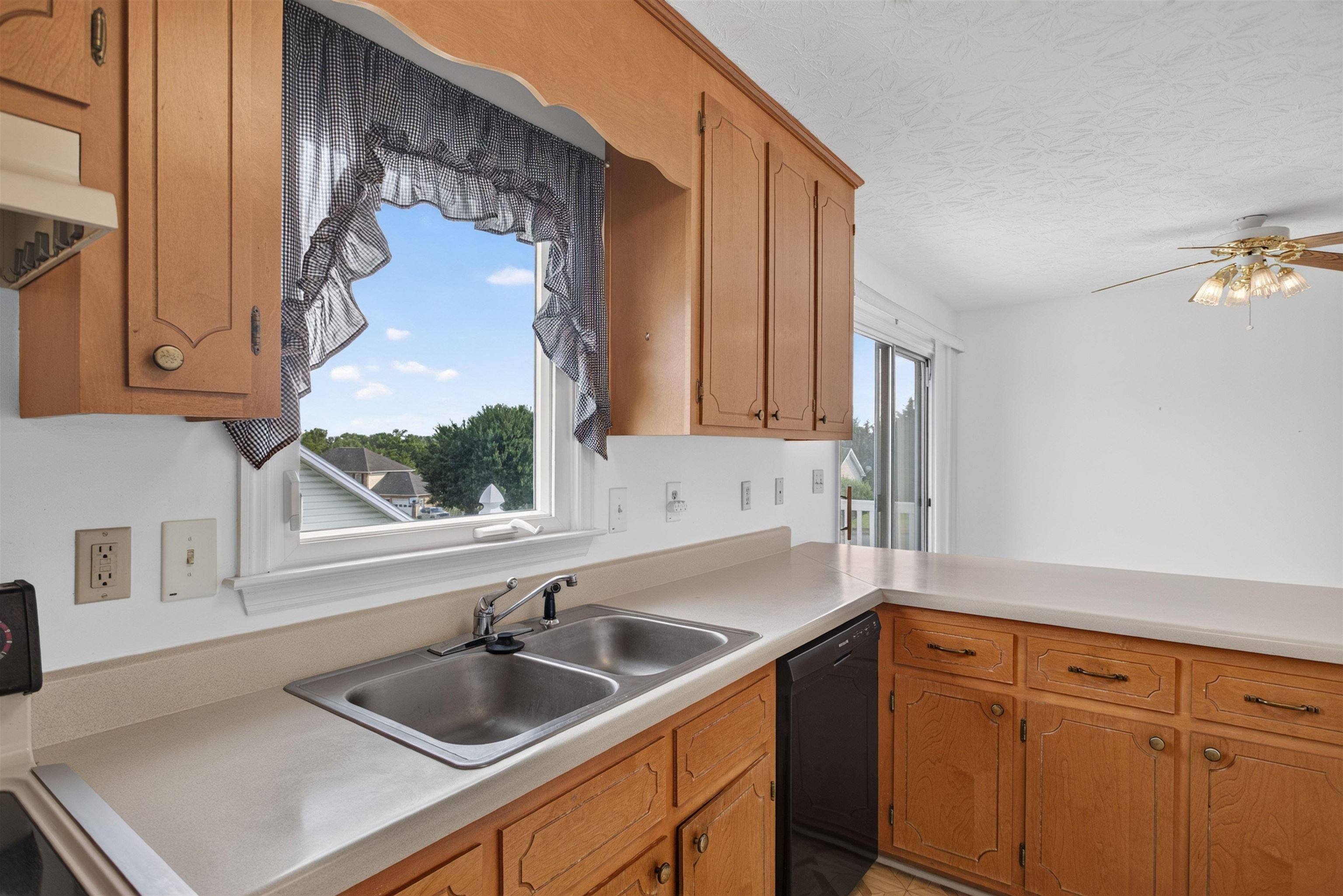 360 STONELEIGH DR, HARRISONBURG, Virginia 22801, 3 Bedrooms Bedrooms, ,2 BathroomsBathrooms,Residential,360 STONELEIGH DR,679680 MLS # 679680