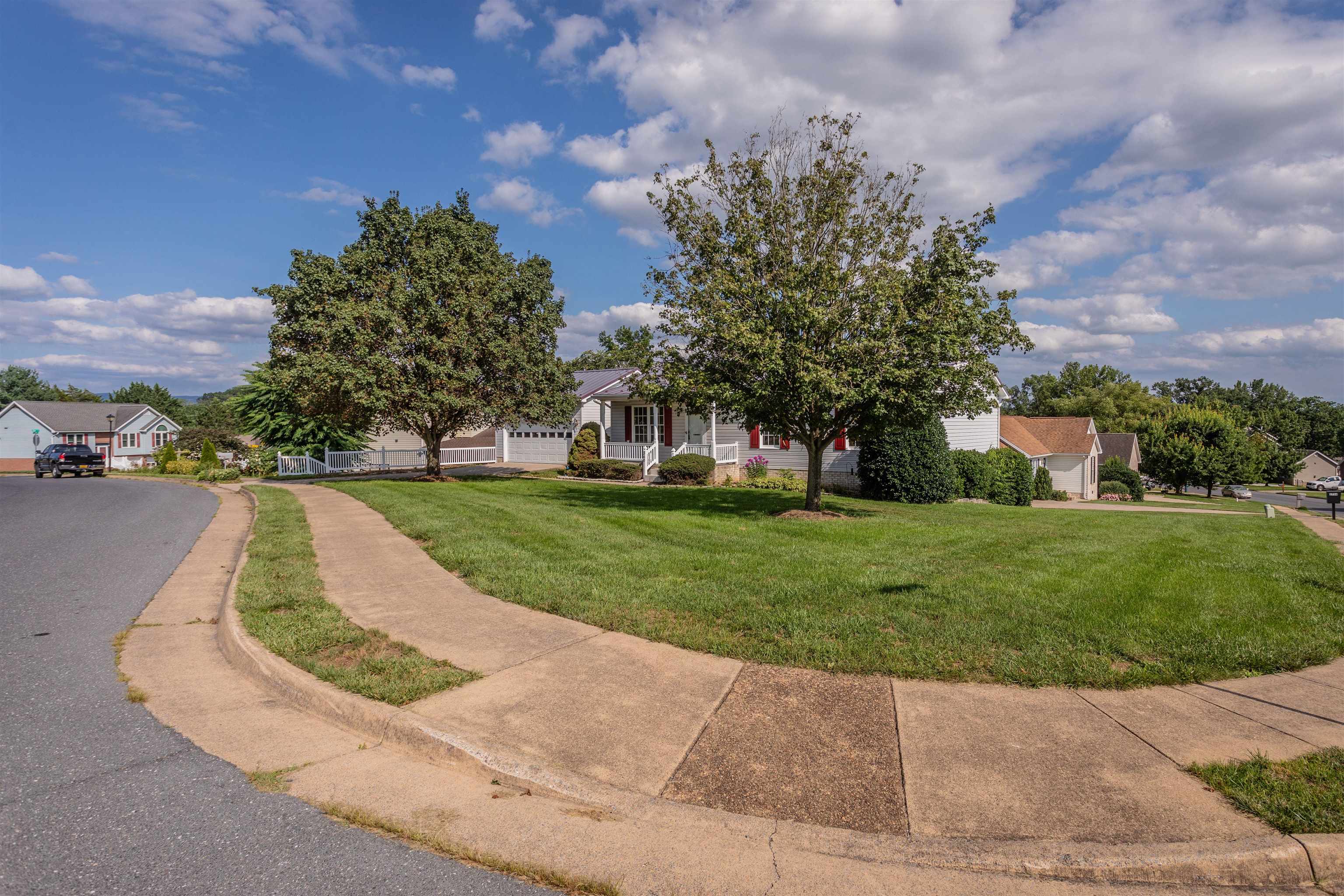 360 STONELEIGH DR, HARRISONBURG, Virginia 22801, 3 Bedrooms Bedrooms, ,2 BathroomsBathrooms,Residential,360 STONELEIGH DR,679680 MLS # 679680