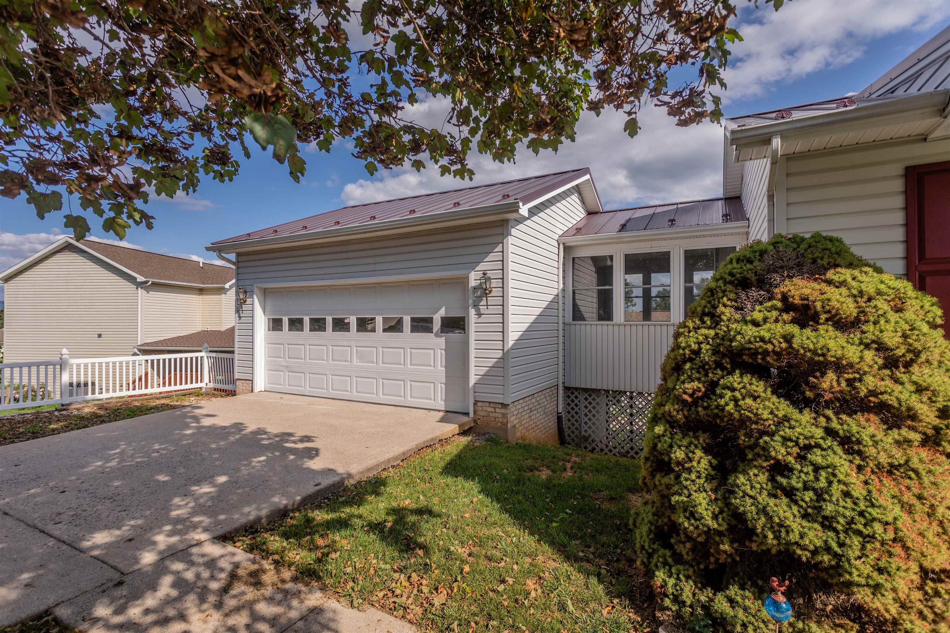 360 STONELEIGH DR, HARRISONBURG, Virginia 22801, 3 Bedrooms Bedrooms, ,2 BathroomsBathrooms,Residential,360 STONELEIGH DR,679680 MLS # 679680