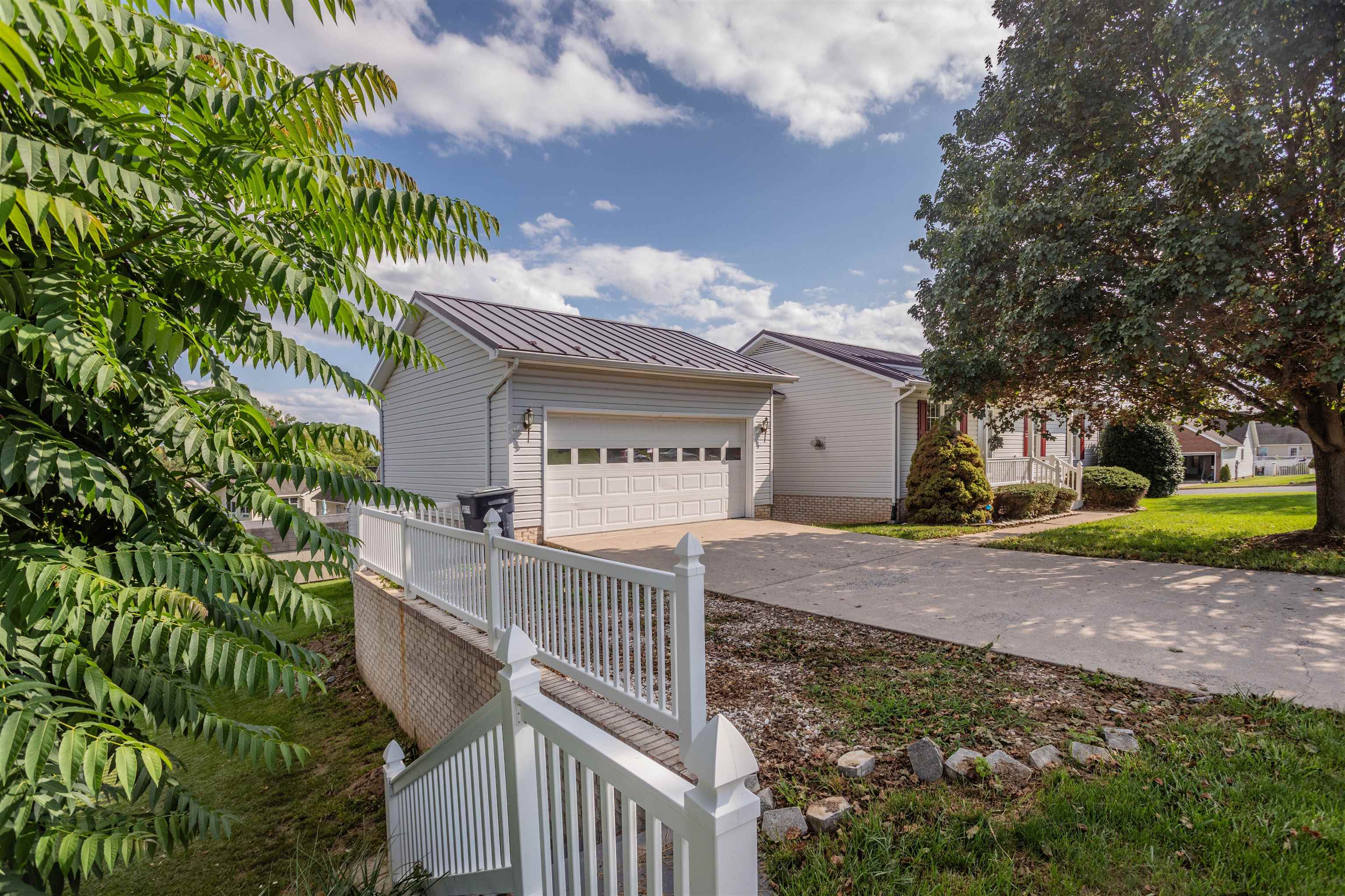 360 STONELEIGH DR, HARRISONBURG, Virginia 22801, 3 Bedrooms Bedrooms, ,2 BathroomsBathrooms,Residential,360 STONELEIGH DR,679680 MLS # 679680