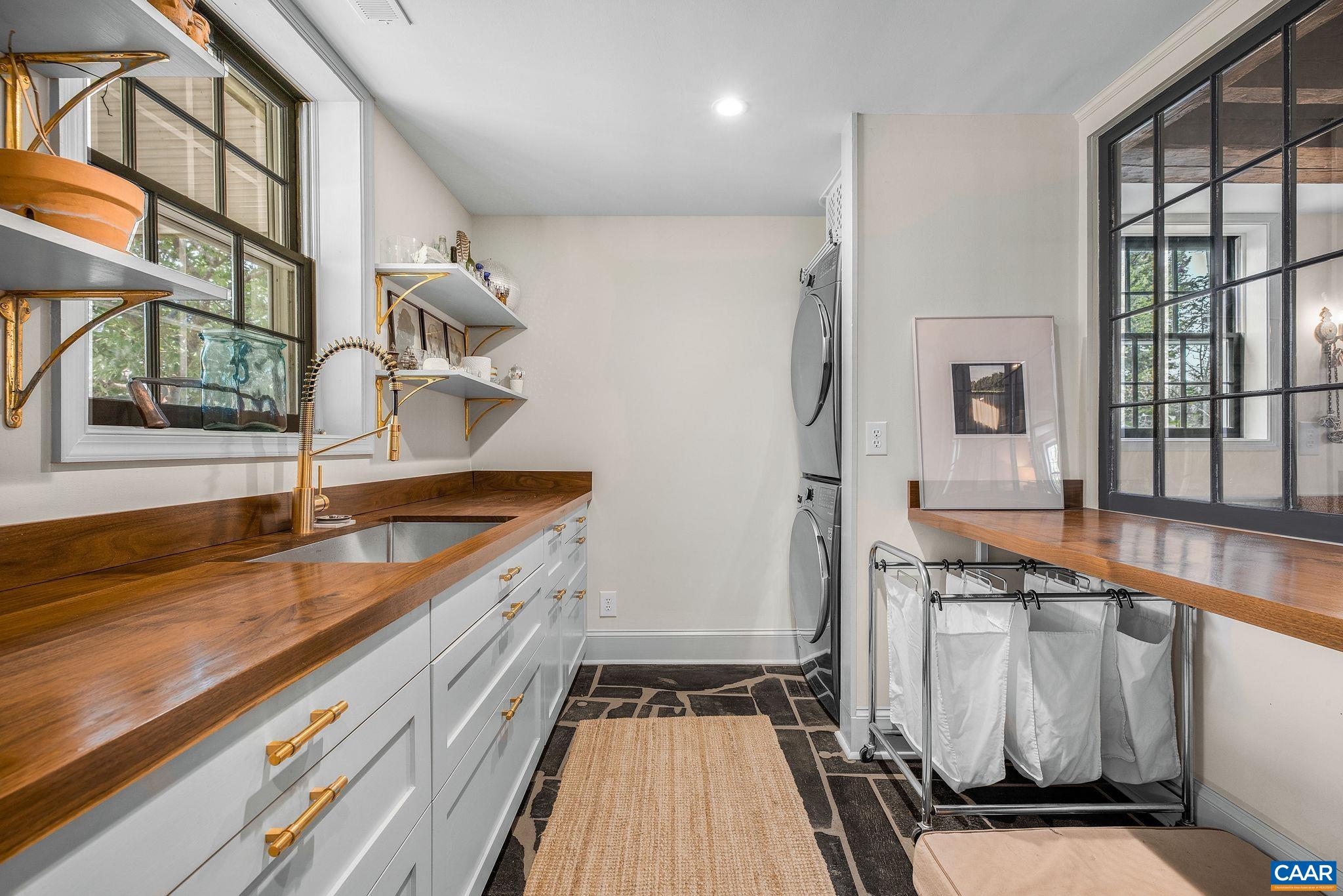 7732 SCOTTSVILLE RD, SCOTTSVILLE, Virginia 24590, 3 Bedrooms Bedrooms, ,2 BathroomsBathrooms,Residential,Maple Hill Cottage,7732 SCOTTSVILLE RD,679900 MLS # 679900