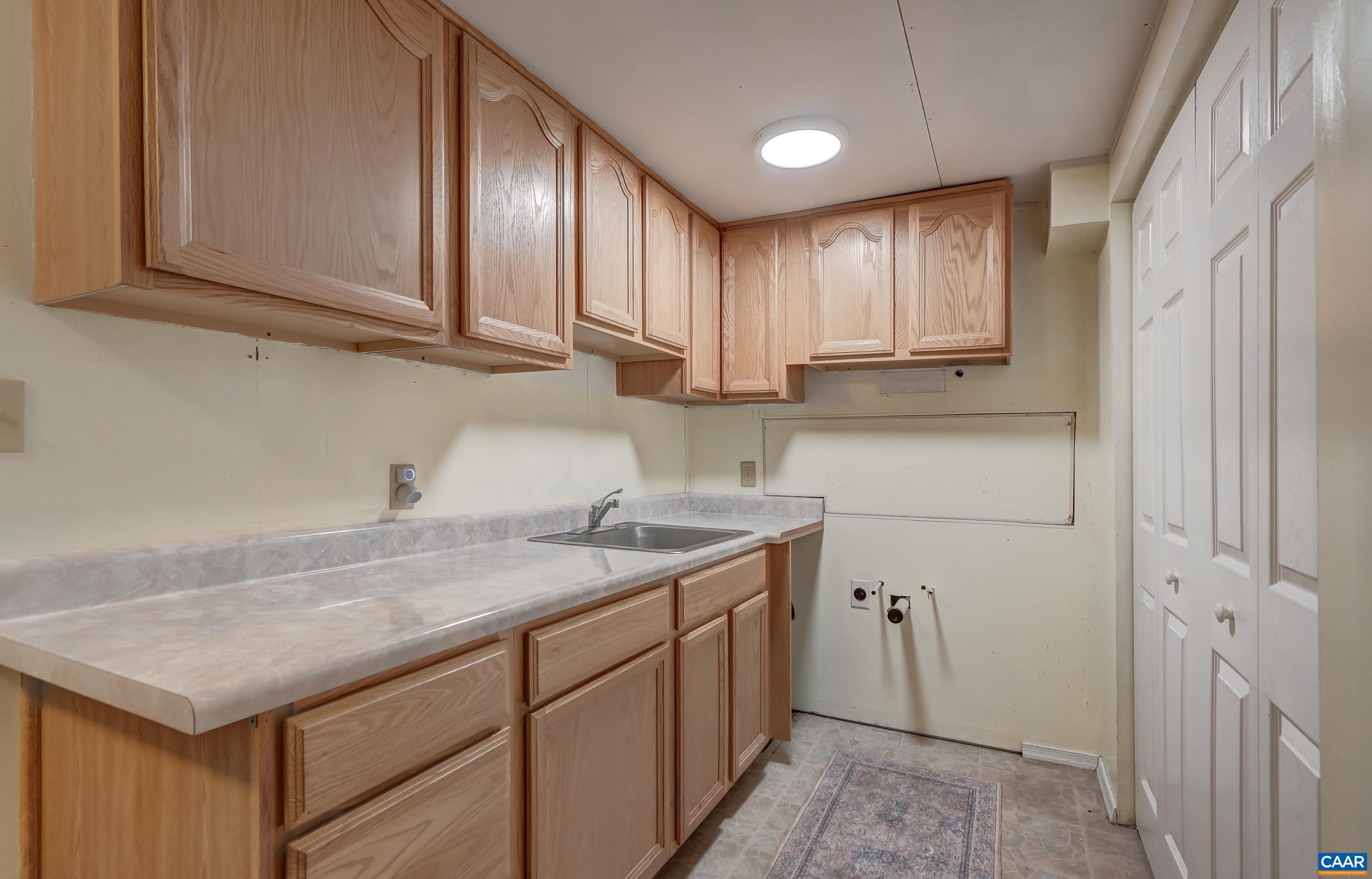 Wet bar - potential kitchenette Wet bar - potential kitchenette