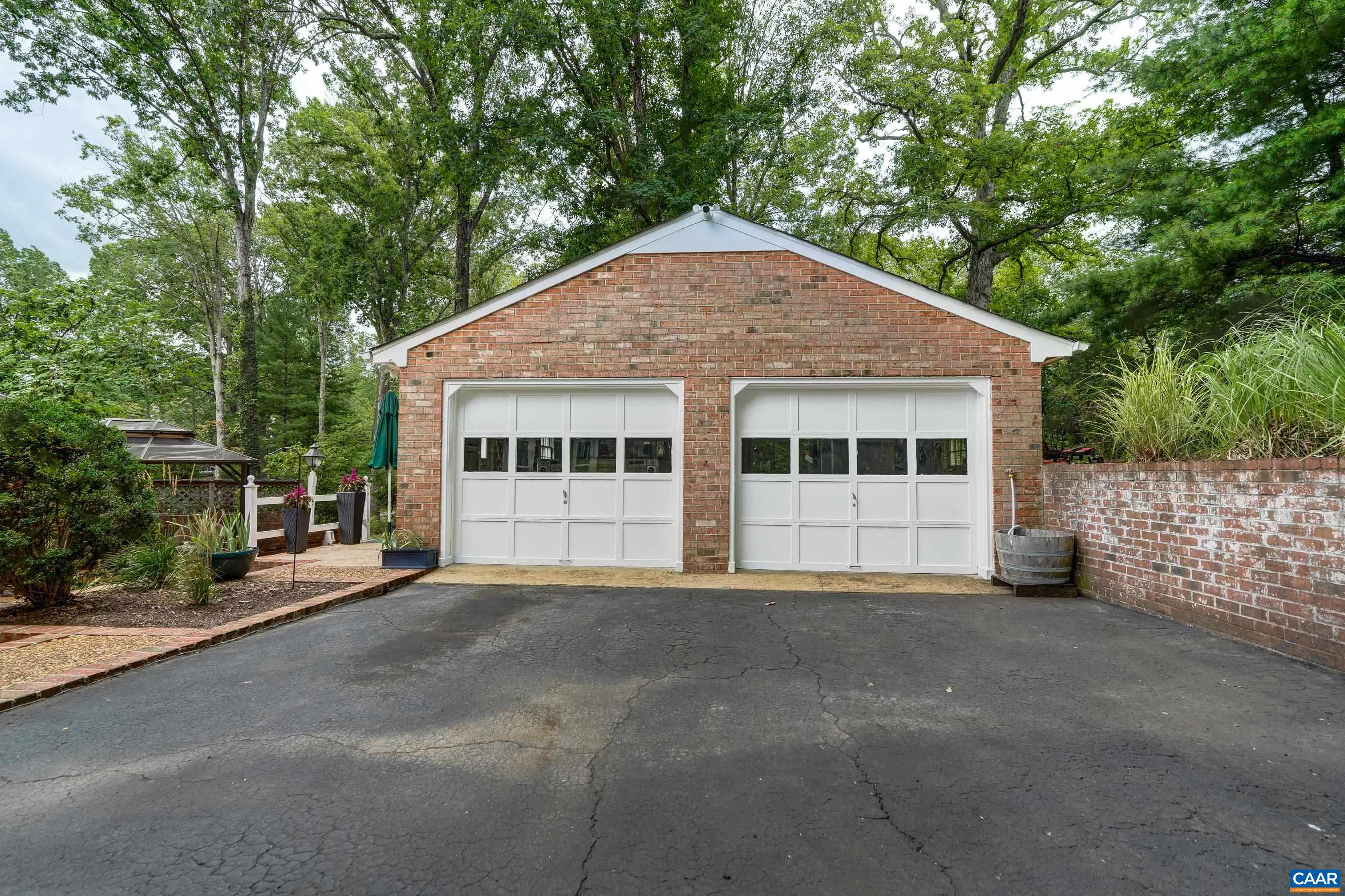 Detached 2 car garage Detached 2 car garage