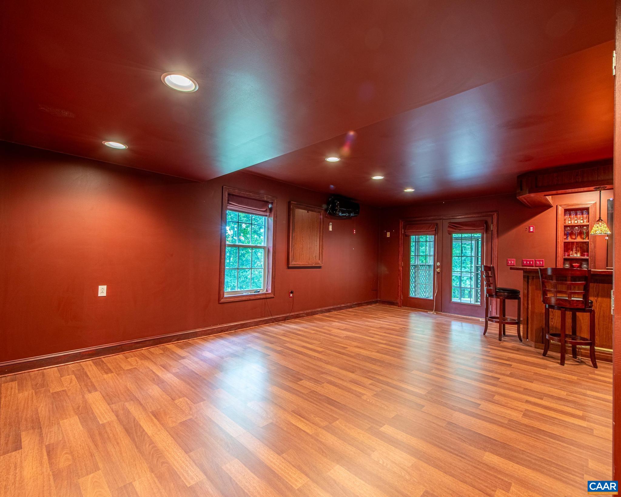fabulous bar and home theater who likes to enjoy others fabulous bar and home theater who likes to enjoy others