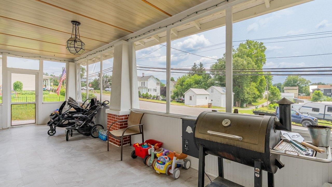 305 VIRGINIA AVE, SHENANDOAH, Virginia 22849, 3 Bedrooms Bedrooms, ,1 BathroomBathrooms,Residential,305 VIRGINIA AVE,680070 MLS # 680070 305 VIRGINIA AVE, SHENANDOAH, Virginia 22849, 3 Bedrooms Bedrooms, ,1 BathroomBathrooms,Residential,305 VIRGINIA AVE,680070 MLS # 680070