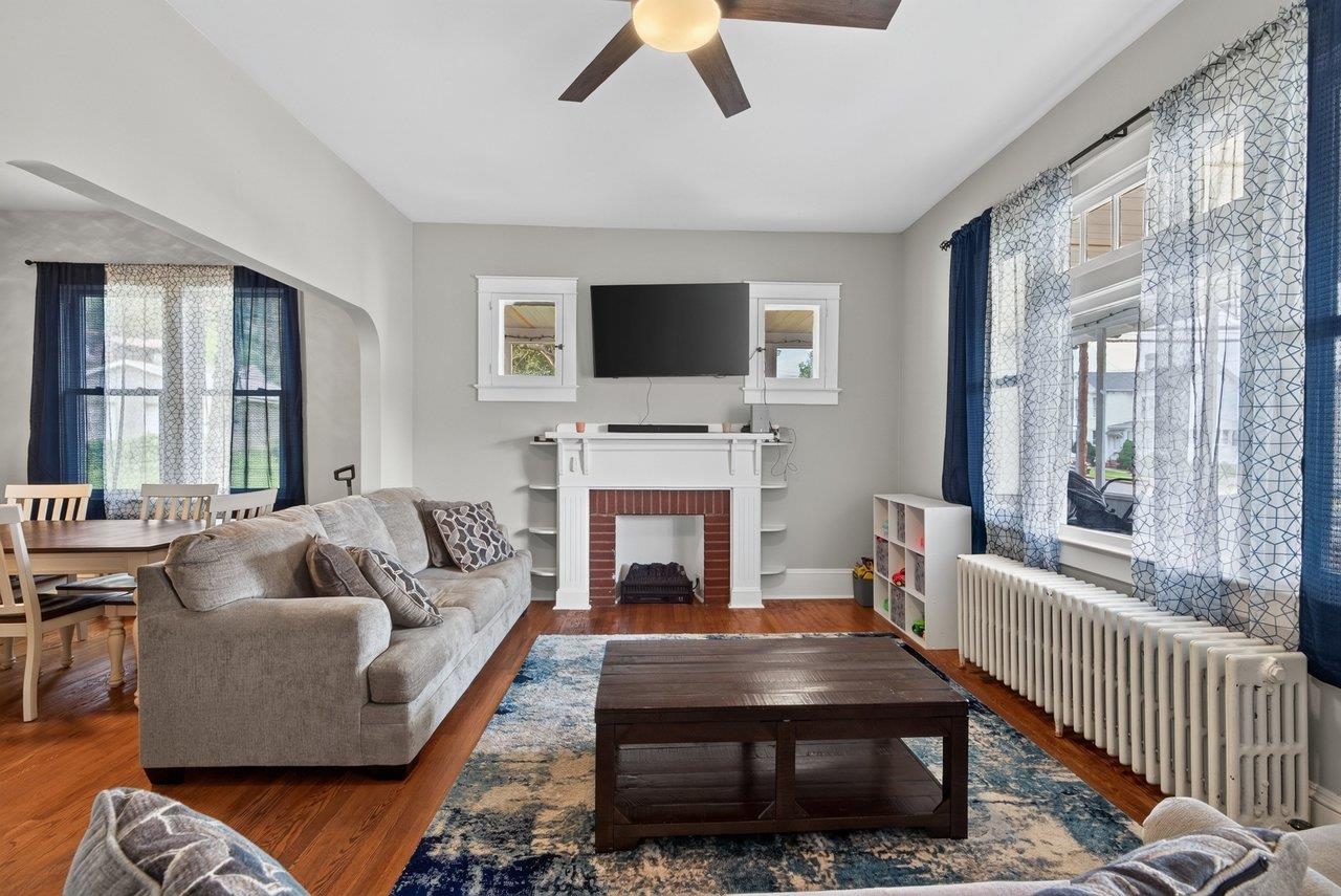 305 VIRGINIA AVE, SHENANDOAH, Virginia 22849, 3 Bedrooms Bedrooms, ,1 BathroomBathrooms,Residential,305 VIRGINIA AVE,680070 MLS # 680070 305 VIRGINIA AVE, SHENANDOAH, Virginia 22849, 3 Bedrooms Bedrooms, ,1 BathroomBathrooms,Residential,305 VIRGINIA AVE,680070 MLS # 680070